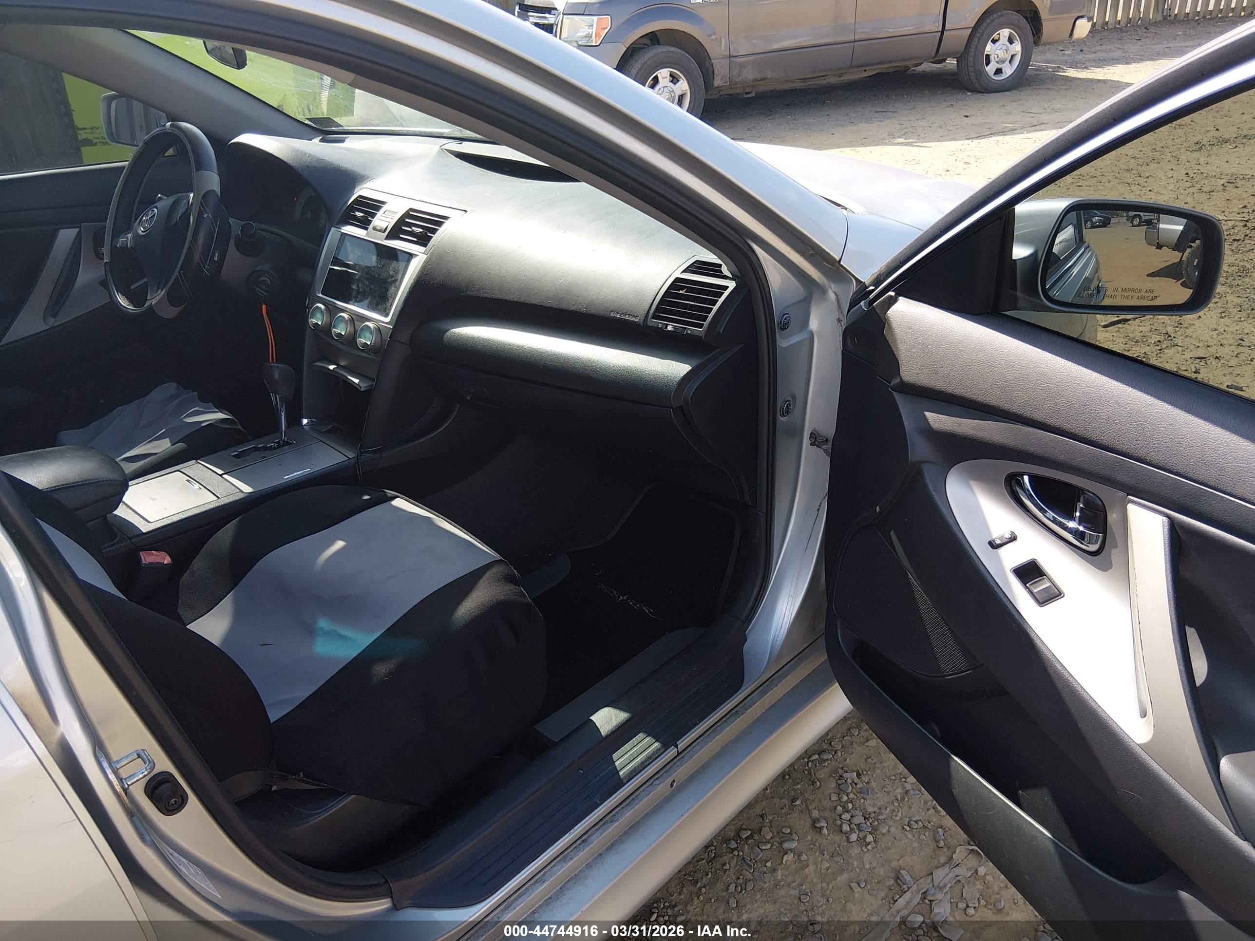 TOYOTA CAMRY image 5