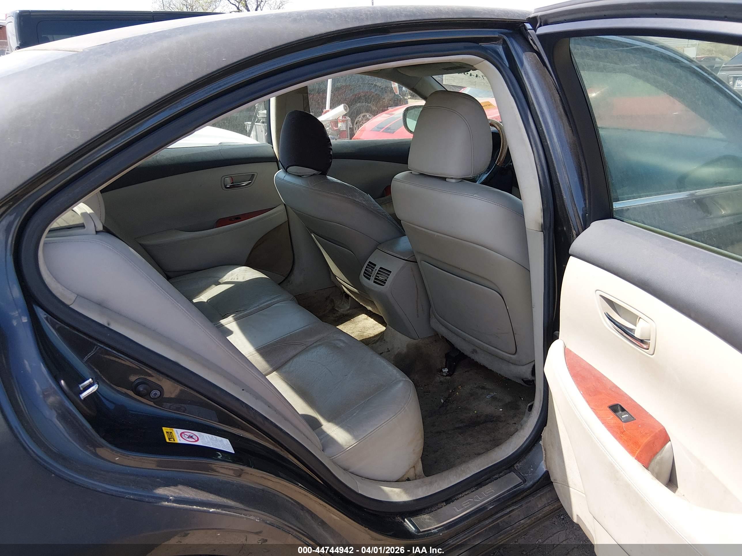 LEXUS ES image 8
