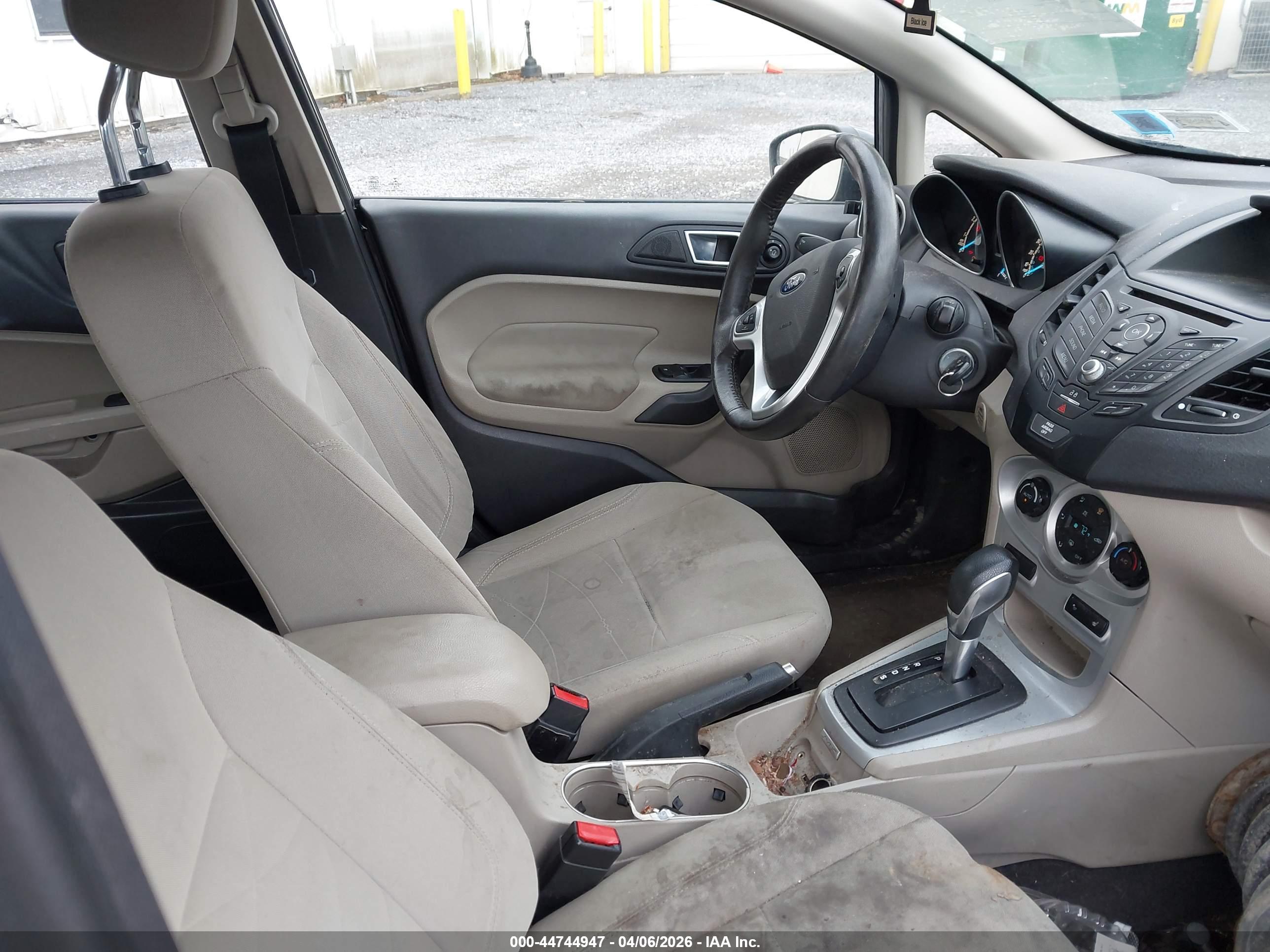 FORD FIESTA image 5