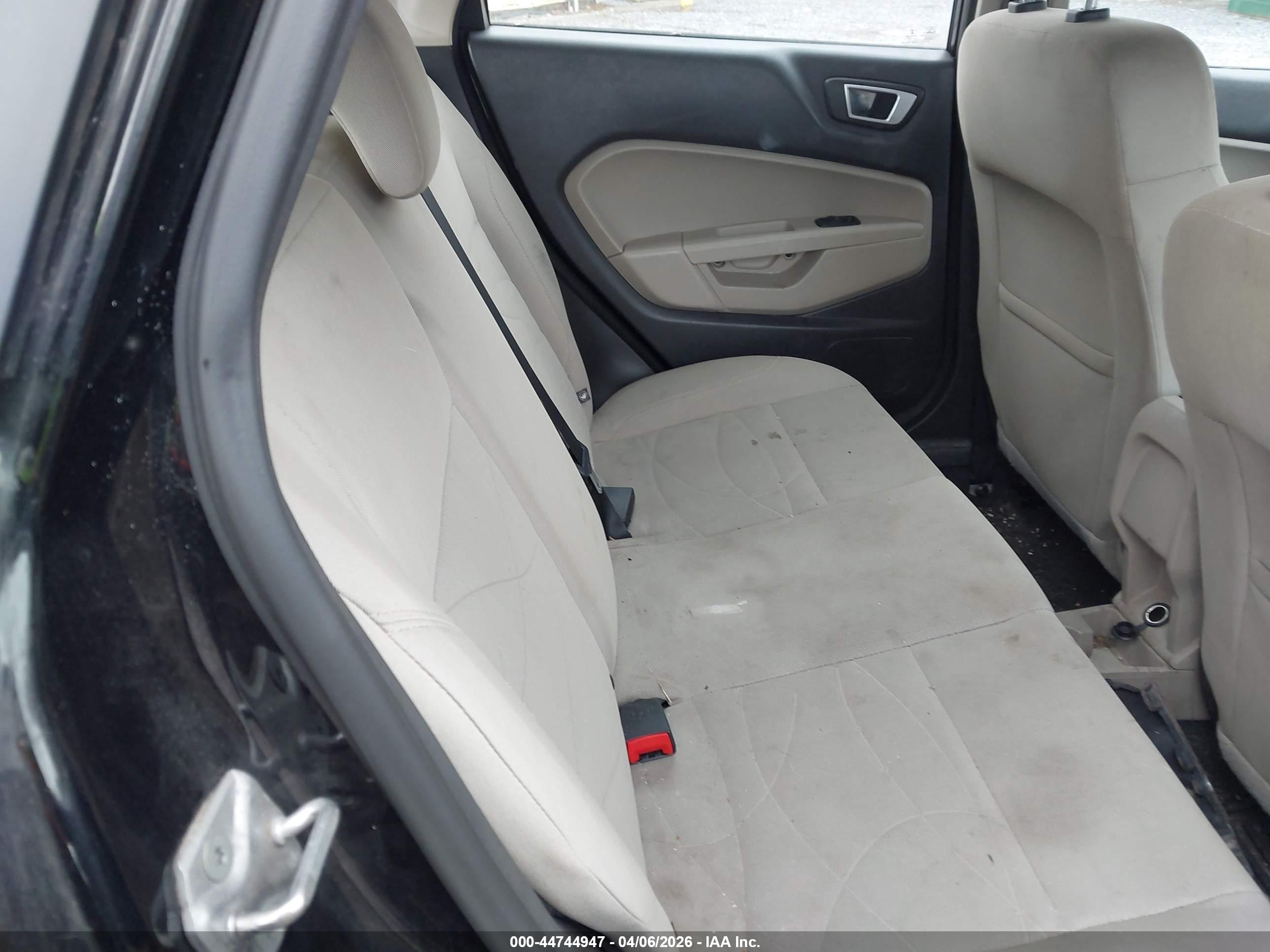 FORD FIESTA image 8