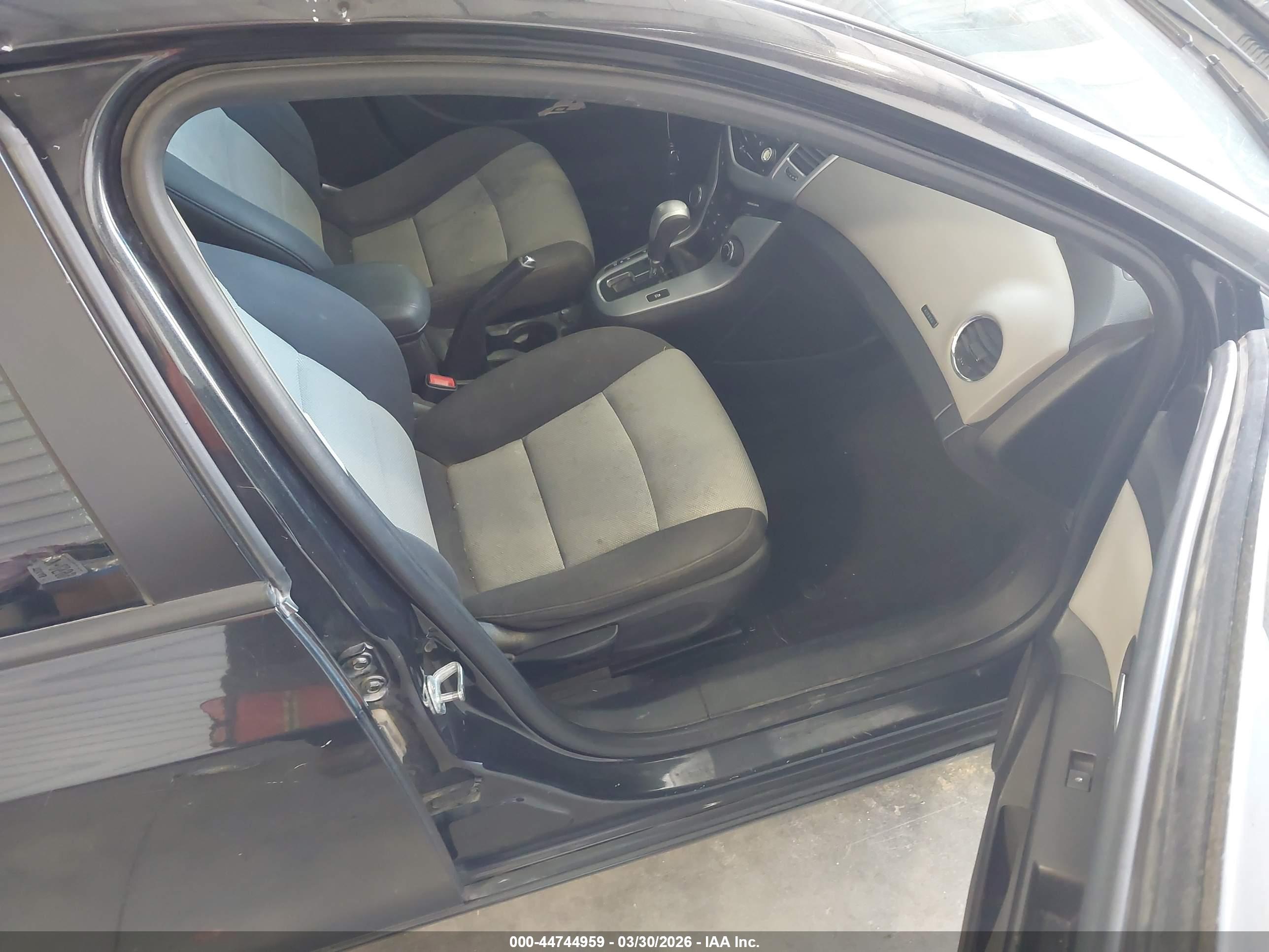 CHEVROLET CRUZE image 5