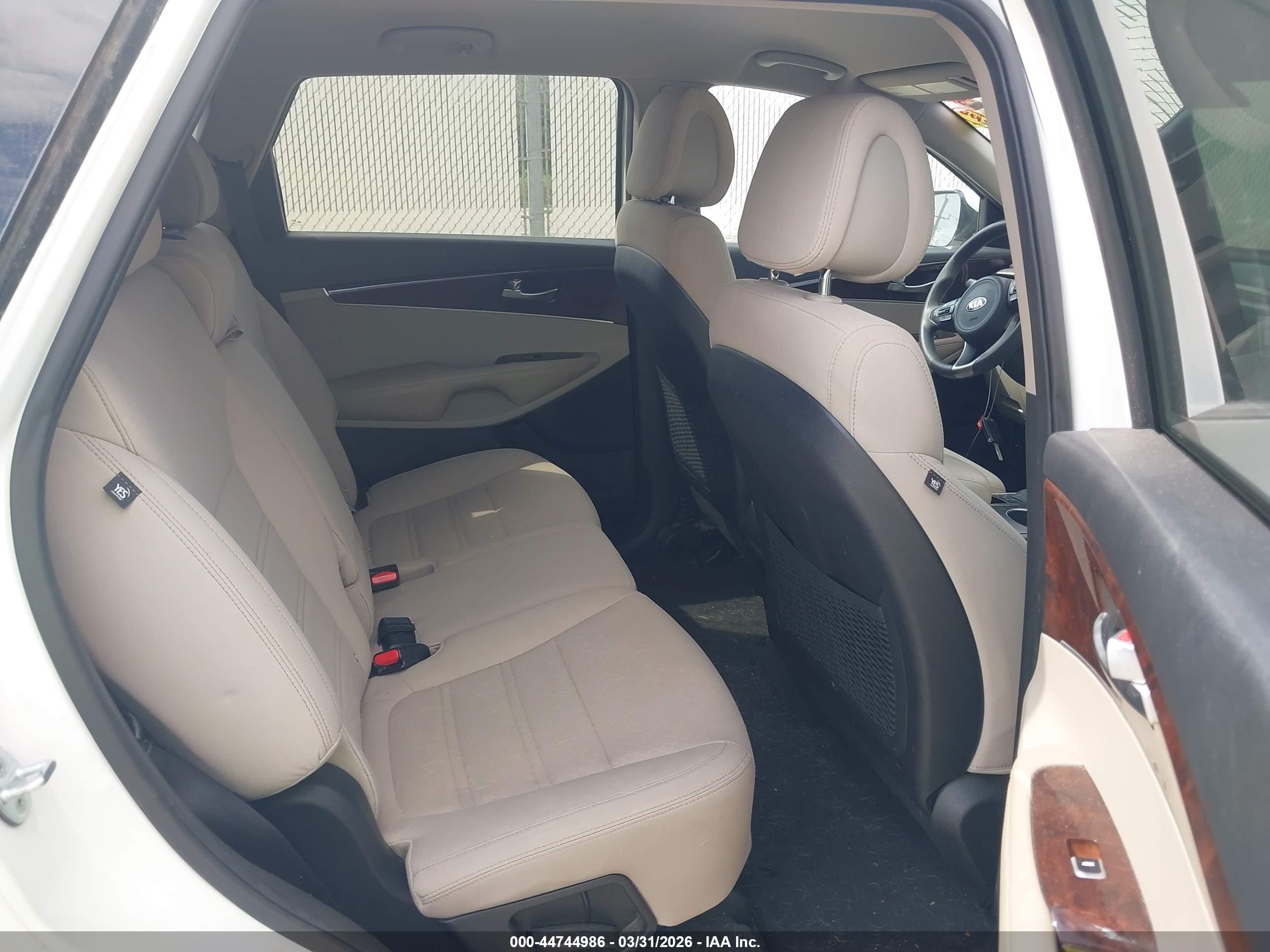 KIA SORENTO image 8