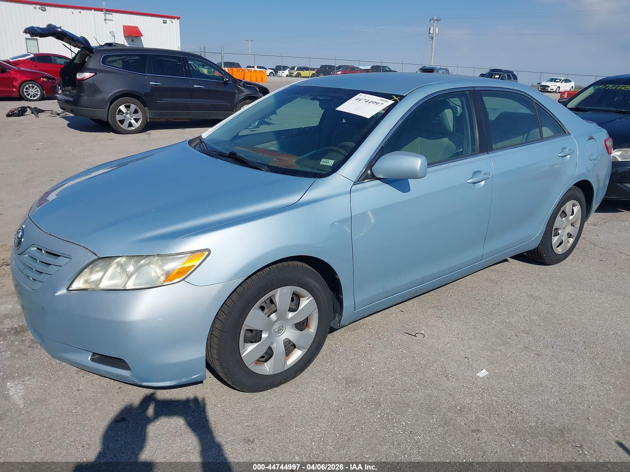 TOYOTA CAMRY image 2
