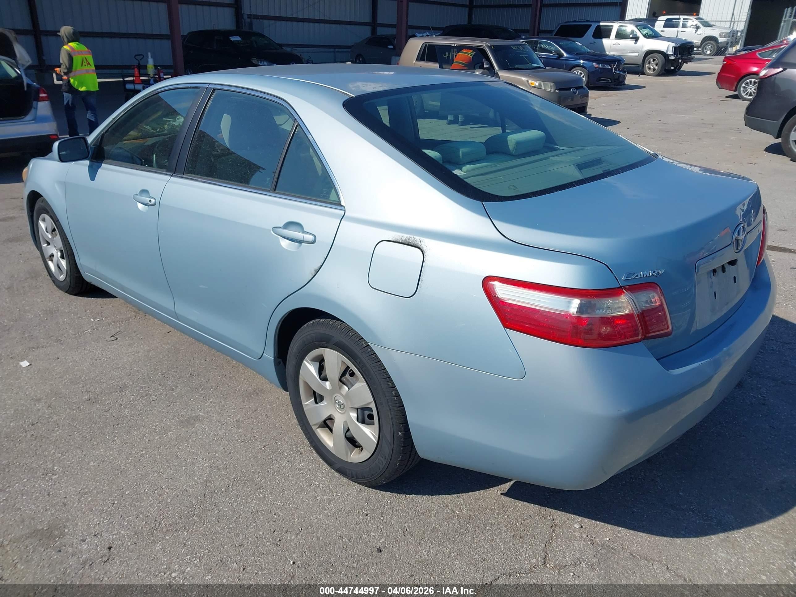 TOYOTA CAMRY image 3