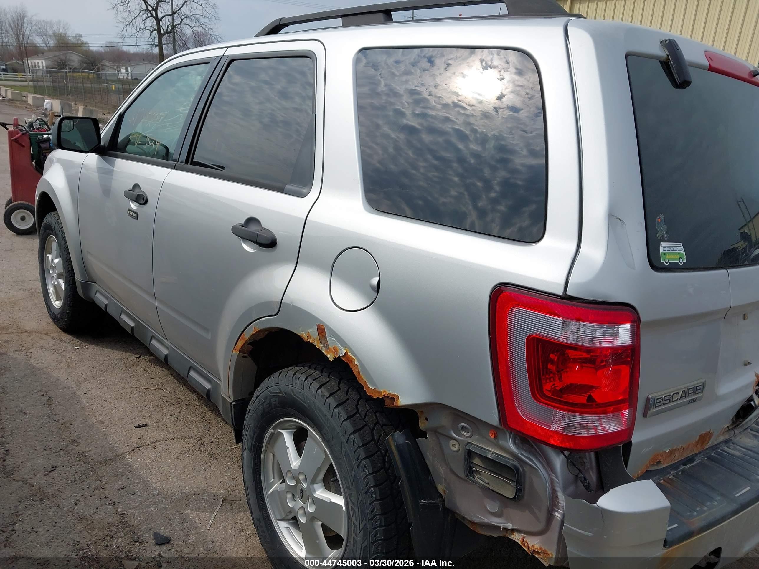 FORD ESCAPE image 3