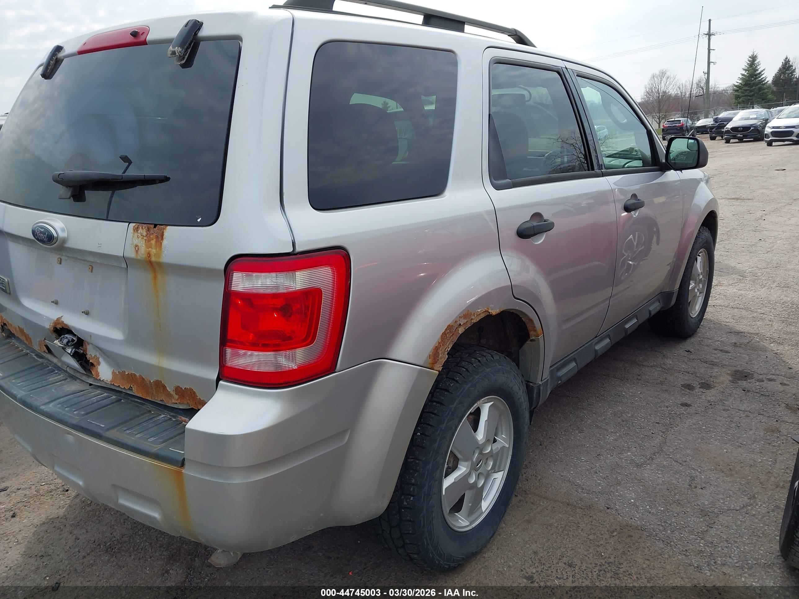 FORD ESCAPE image 4