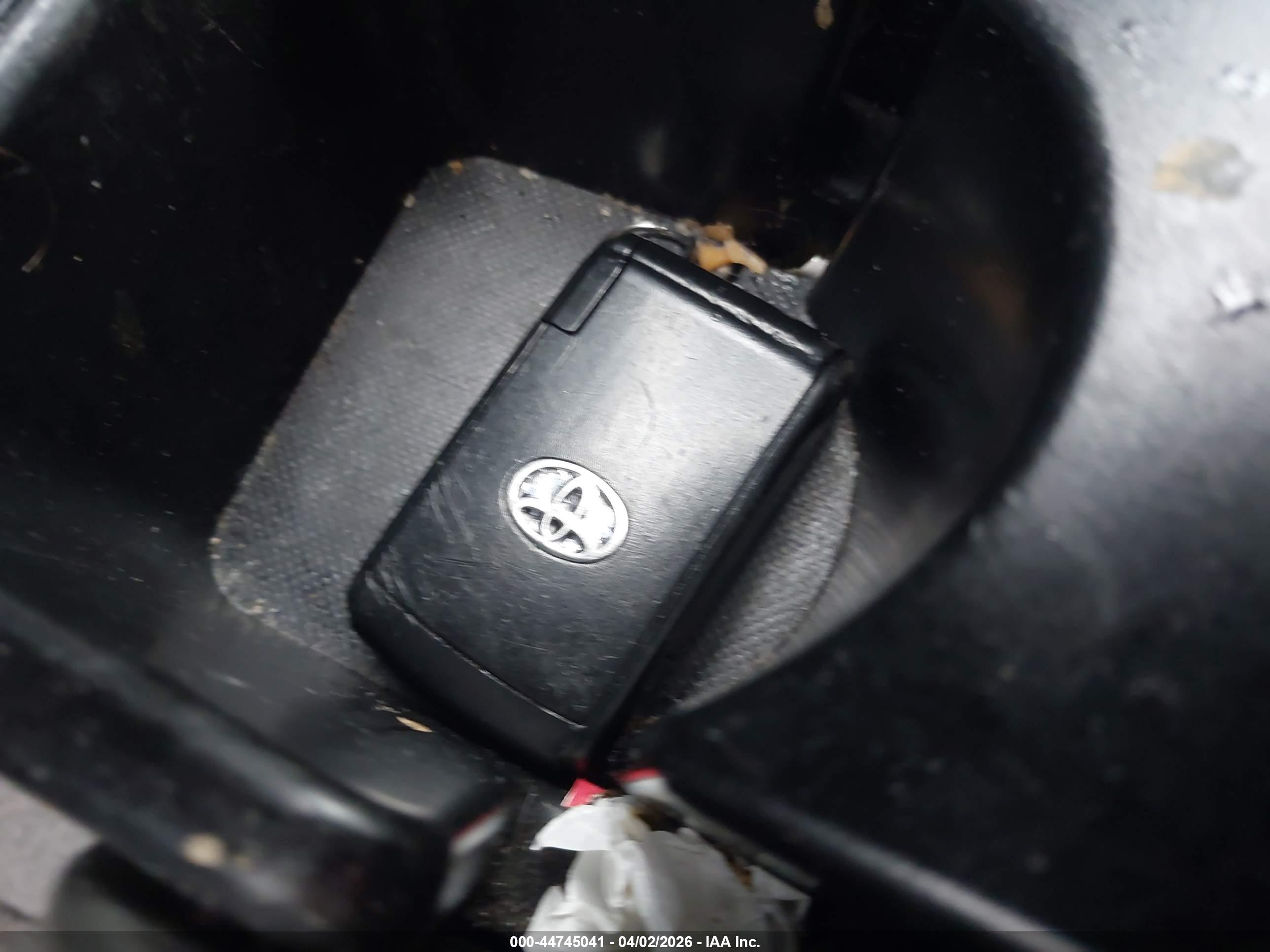 TOYOTA PRIUS image 11