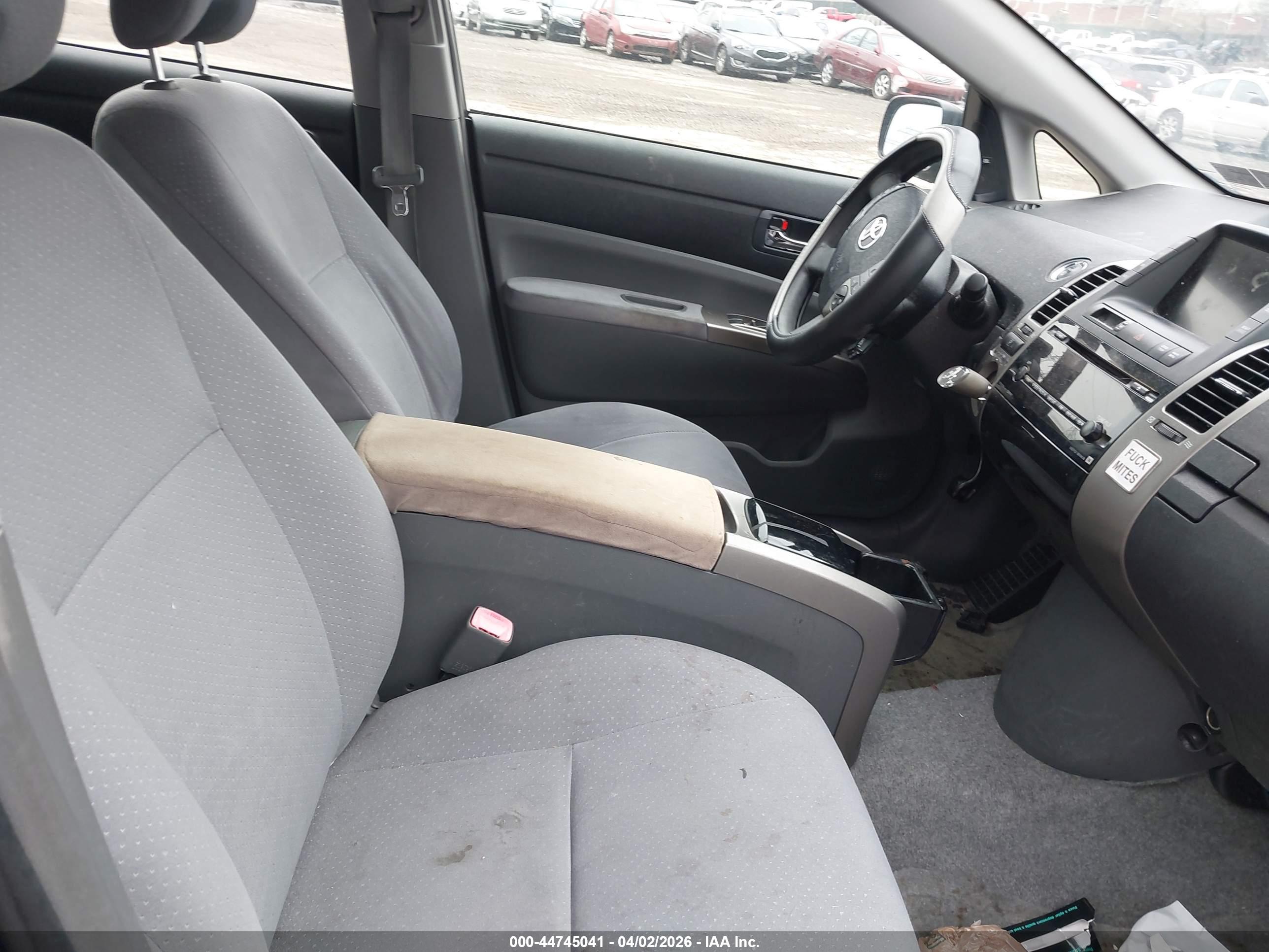 TOYOTA PRIUS image 5