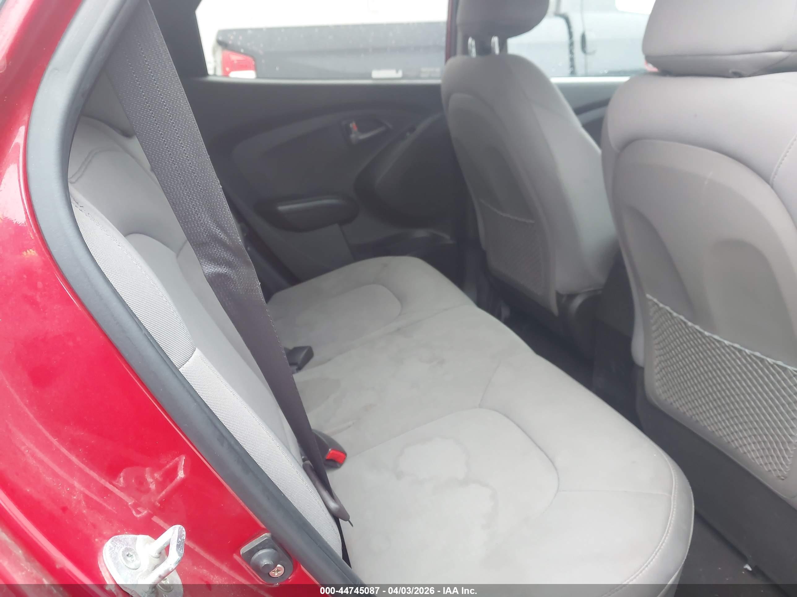HYUNDAI TUCSON image 8