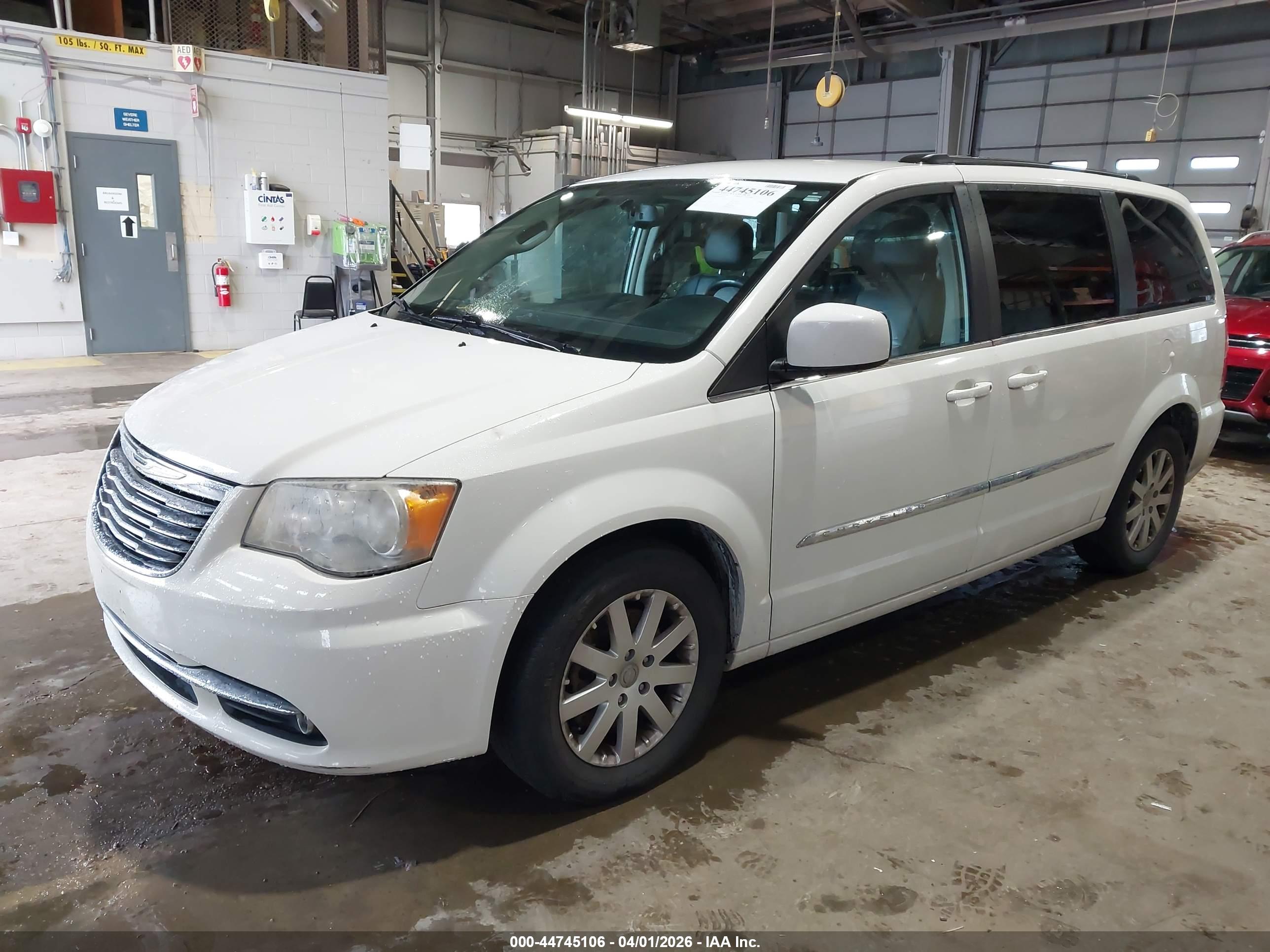 CHRYSLER TOWN image 2