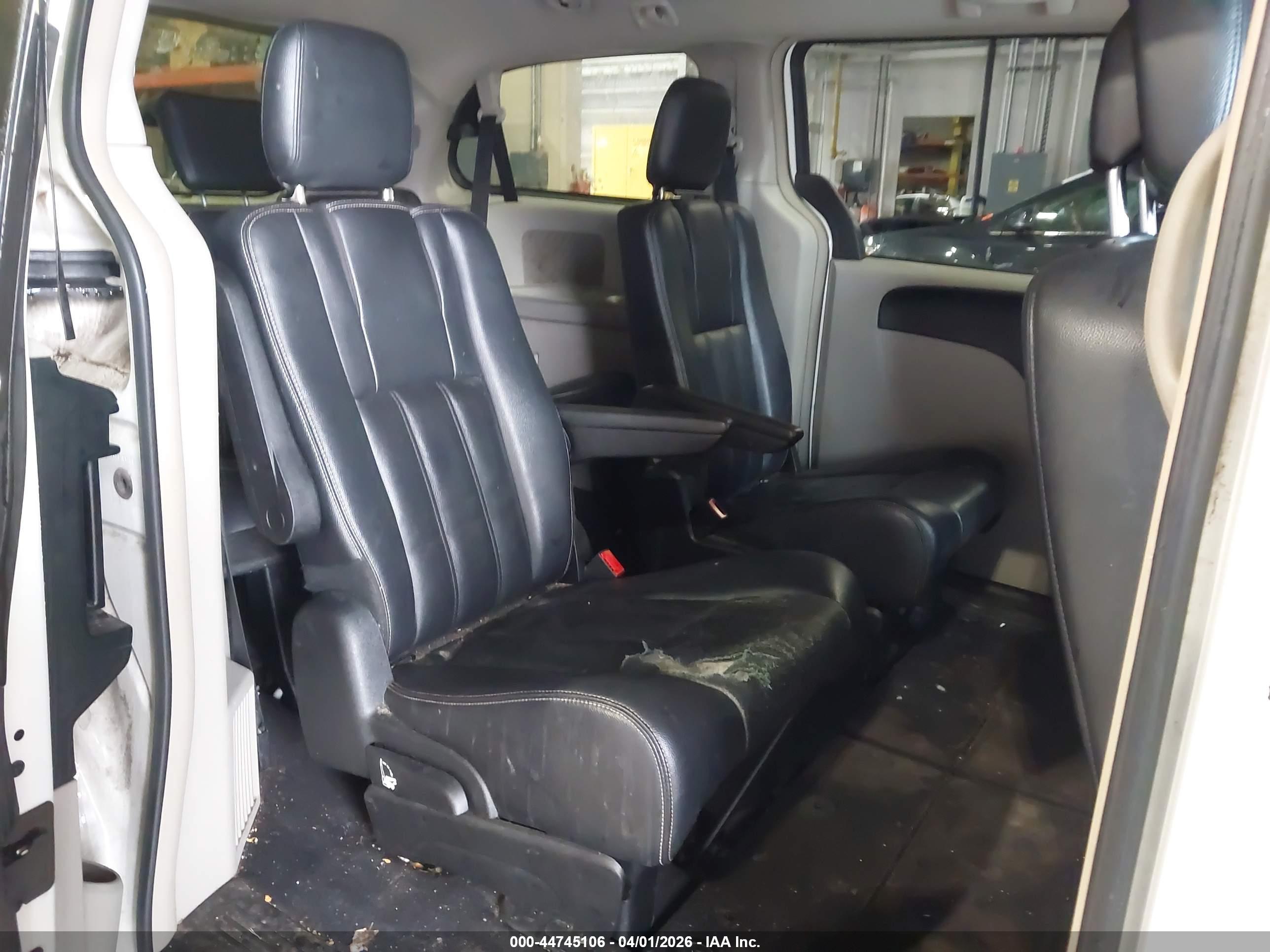CHRYSLER TOWN image 8