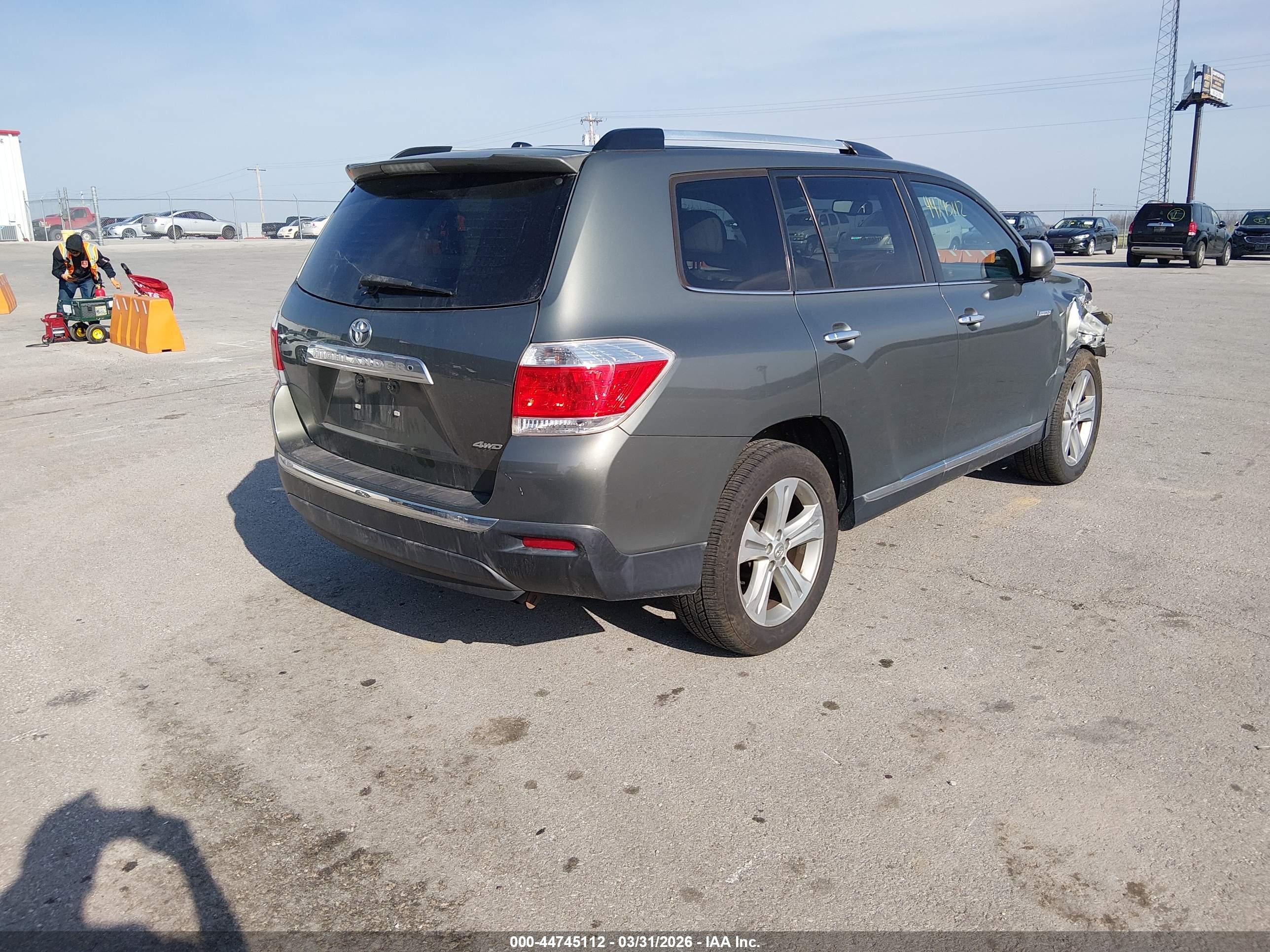 TOYOTA HIGHLANDER image 4