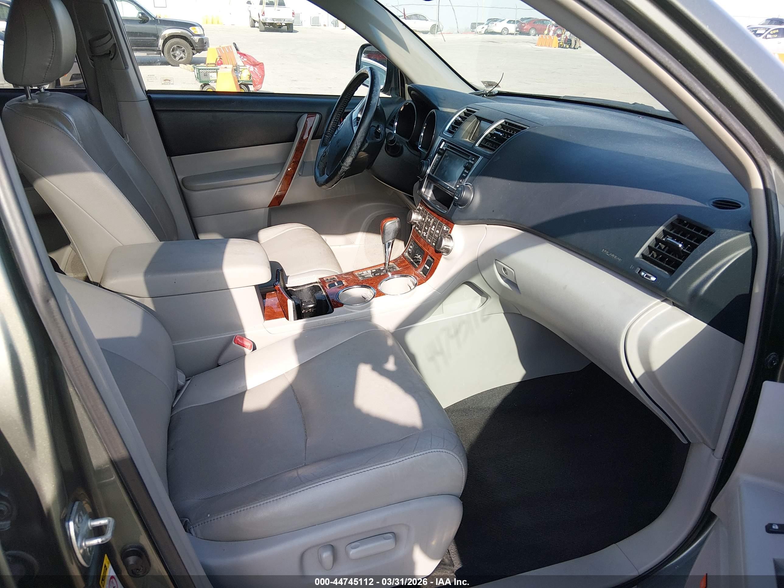 TOYOTA HIGHLANDER image 5