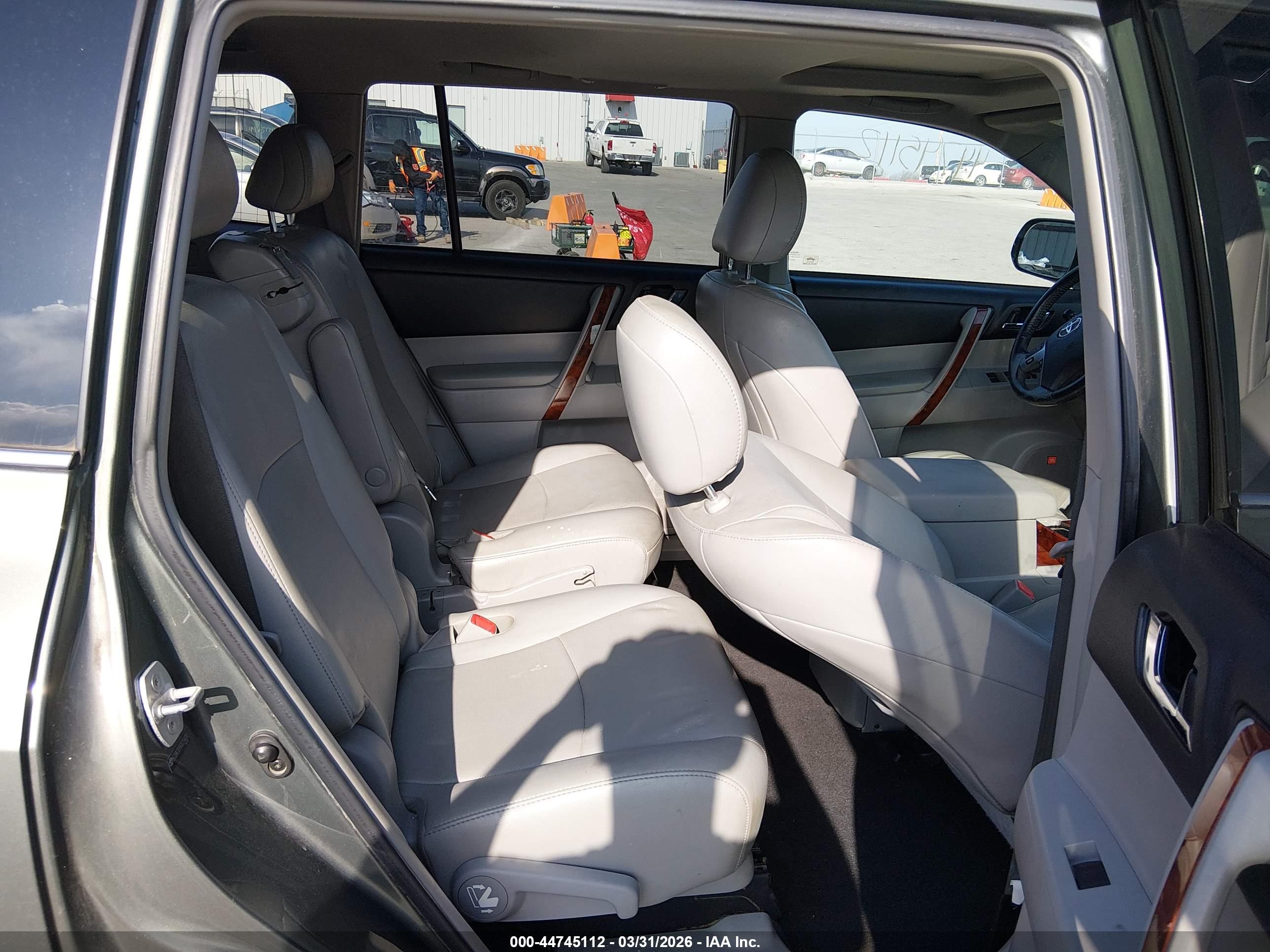 TOYOTA HIGHLANDER image 8