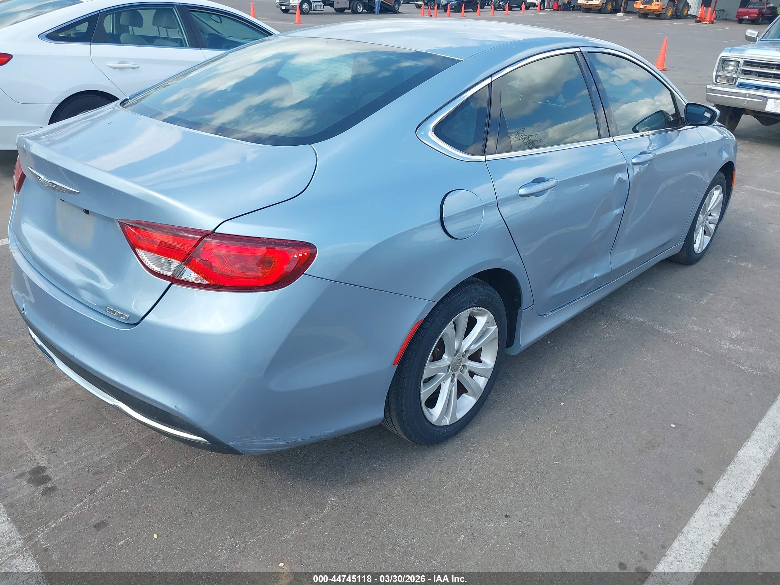 CHRYSLER 200 image 4