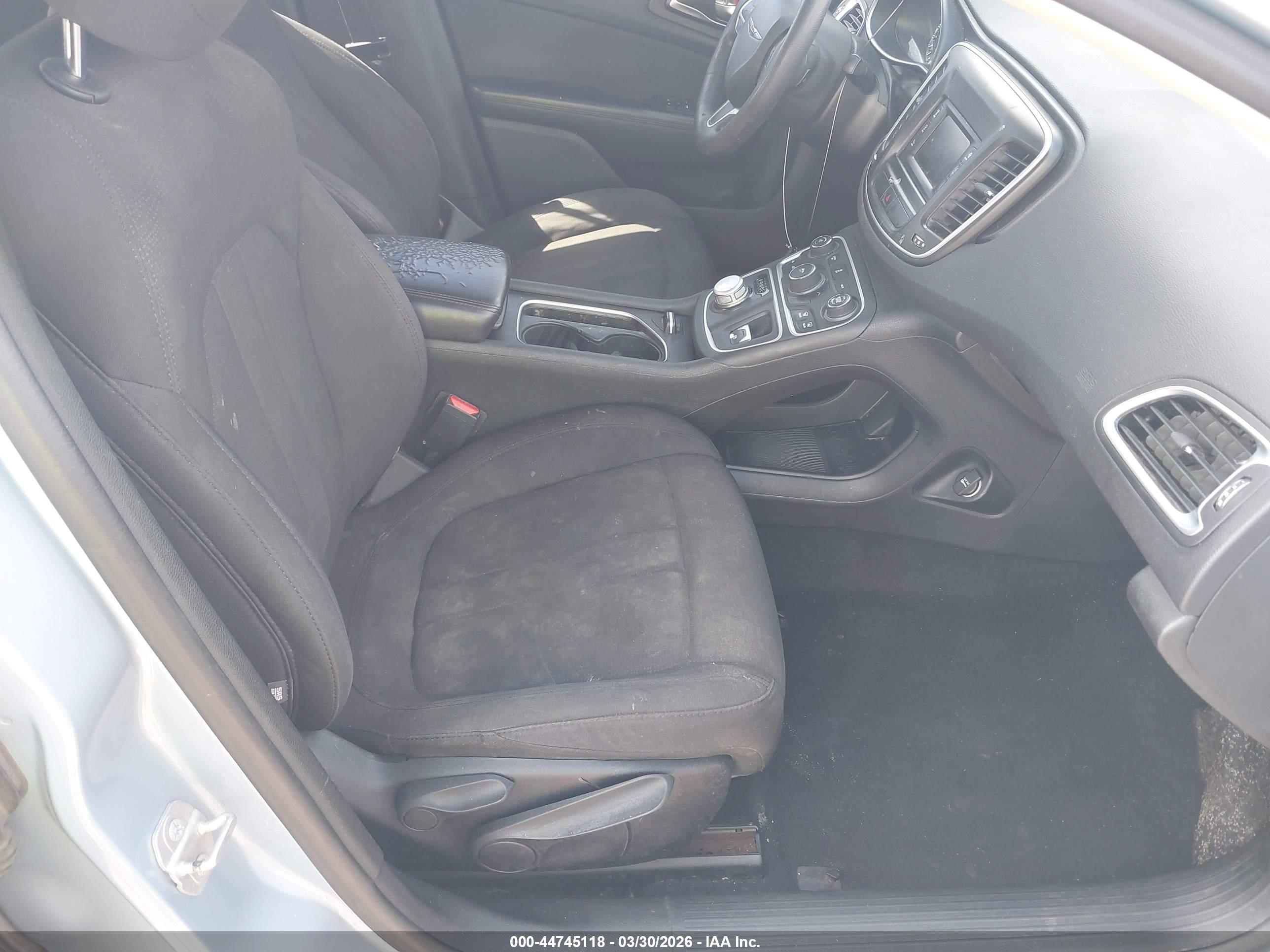 CHRYSLER 200 image 5