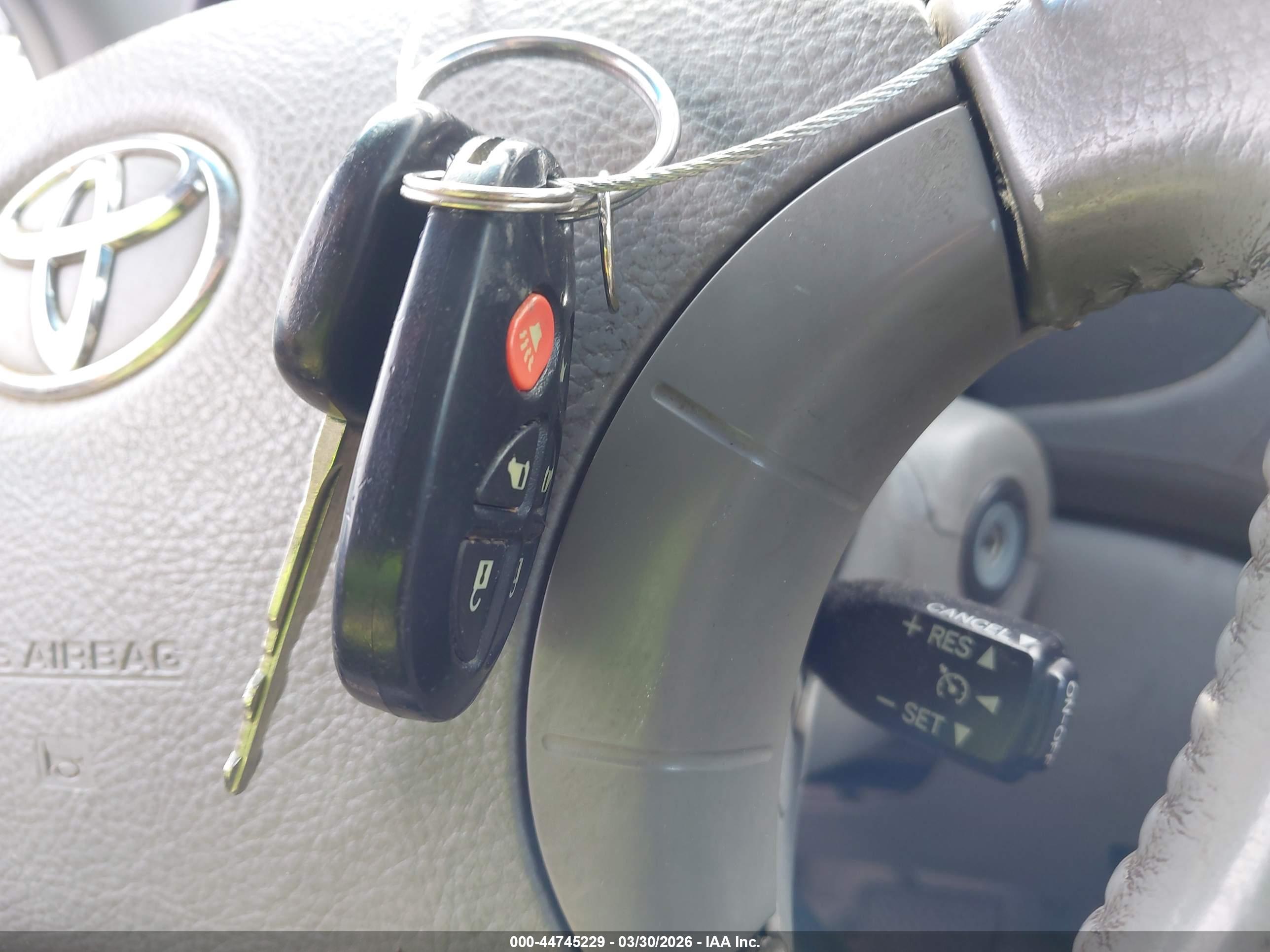 TOYOTA SIENNA image 11