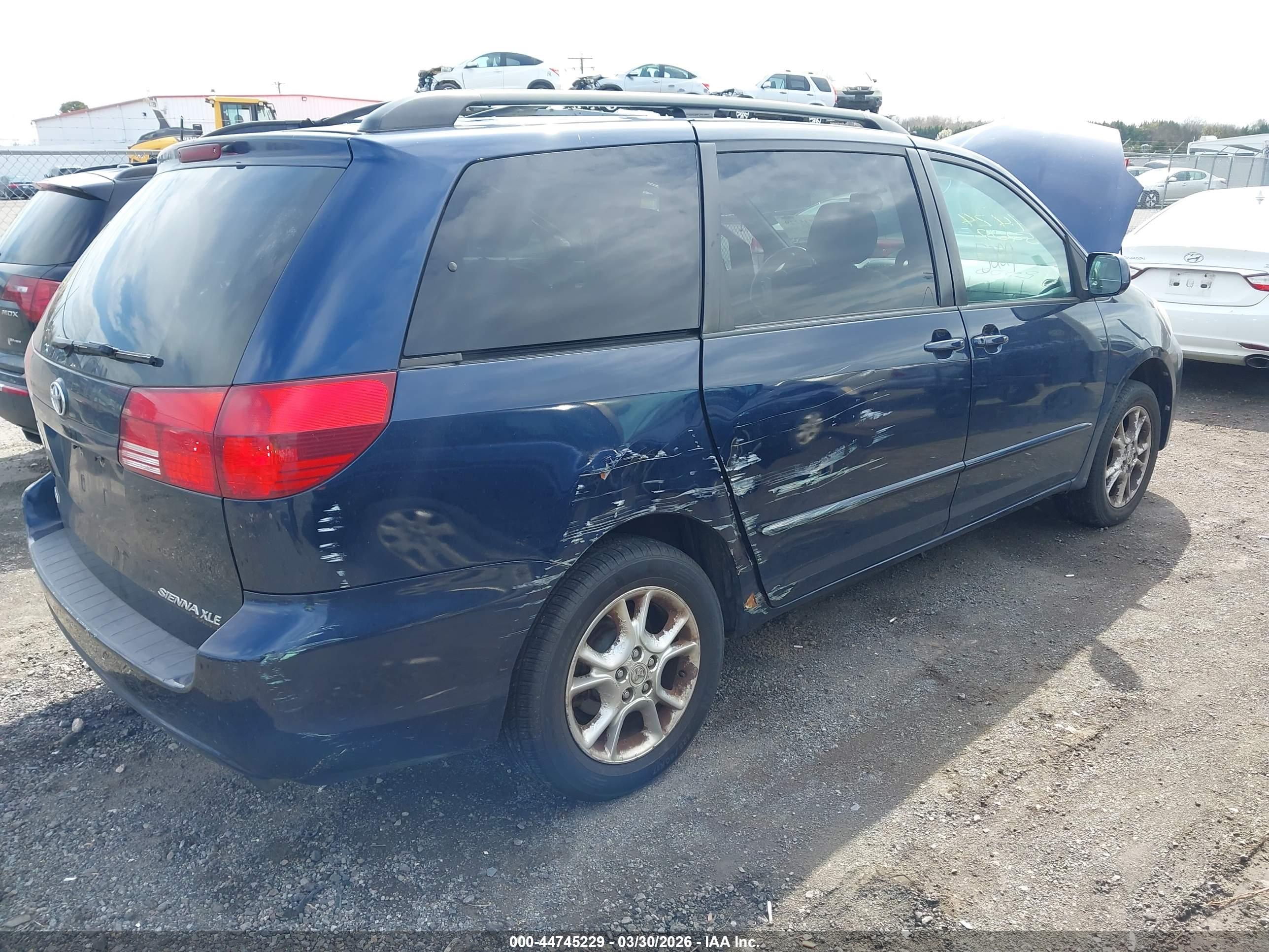 TOYOTA SIENNA image 4