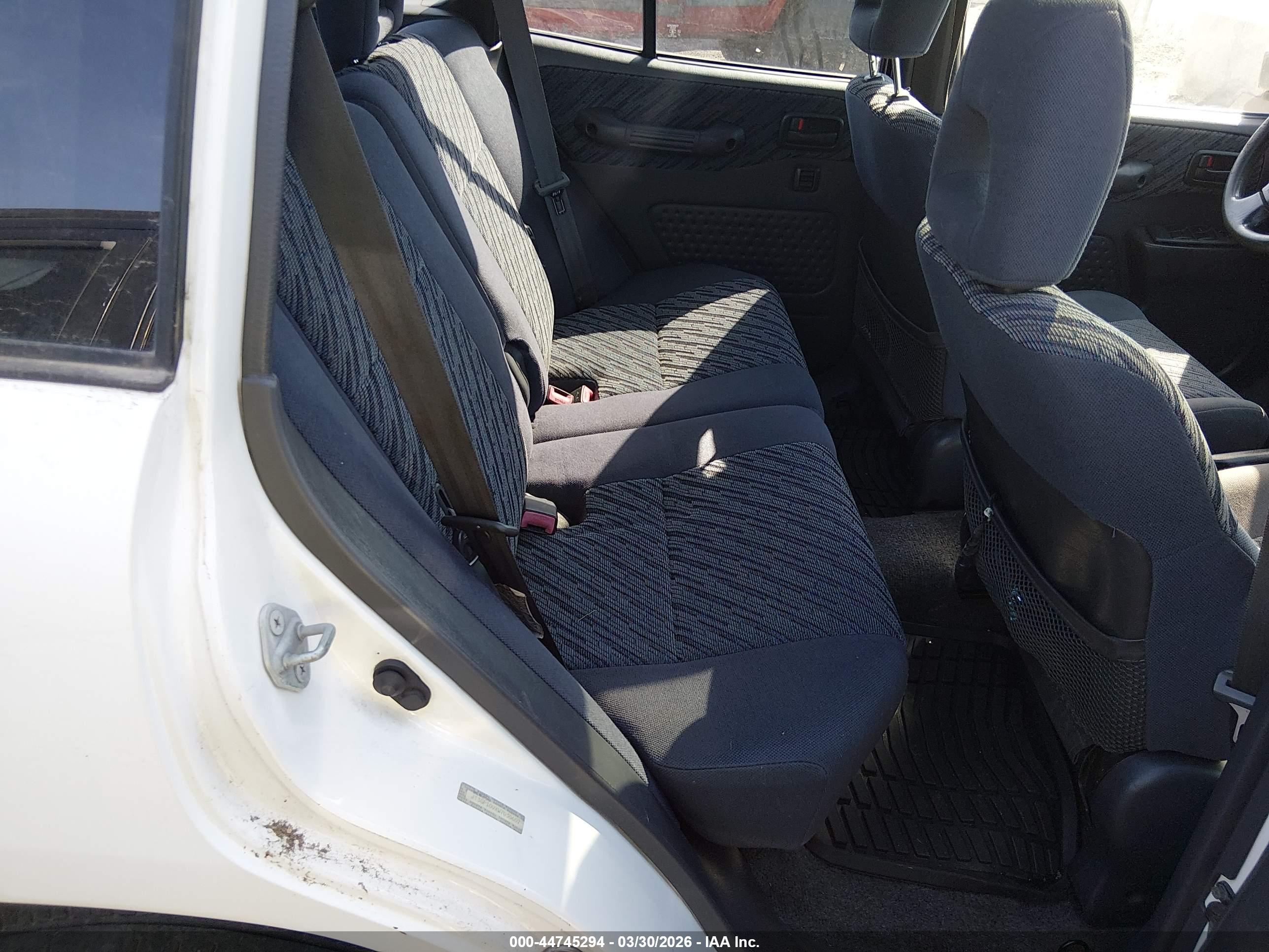 TOYOTA RAV4 image 8