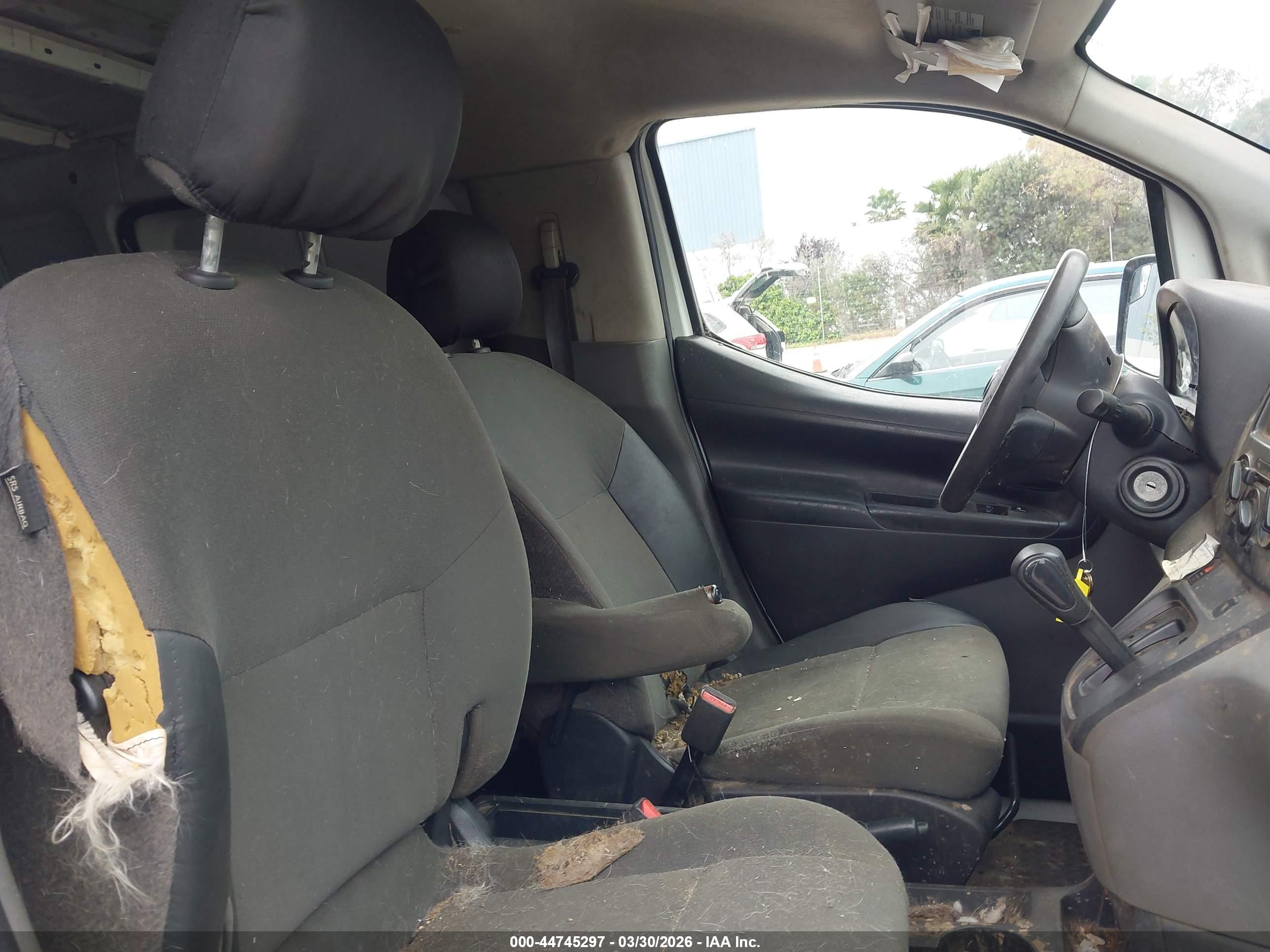 NISSAN NV200 image 8