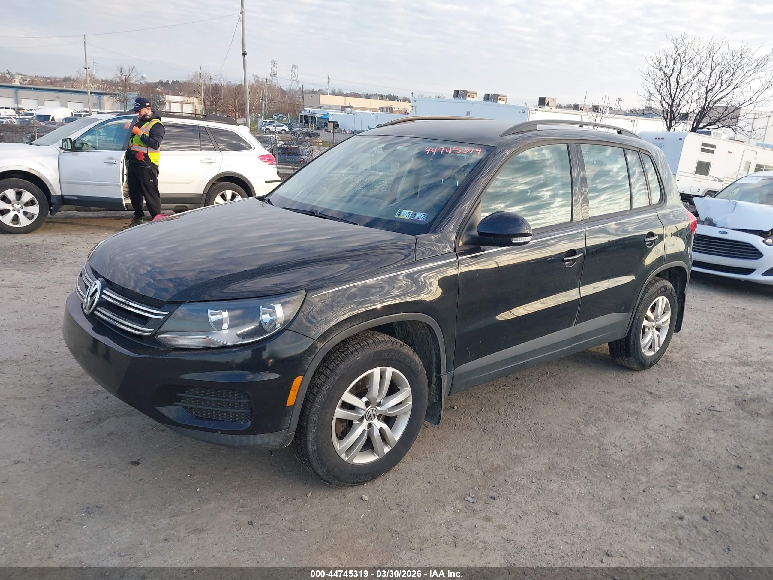 VOLKSWAGEN TIGUAN image 2