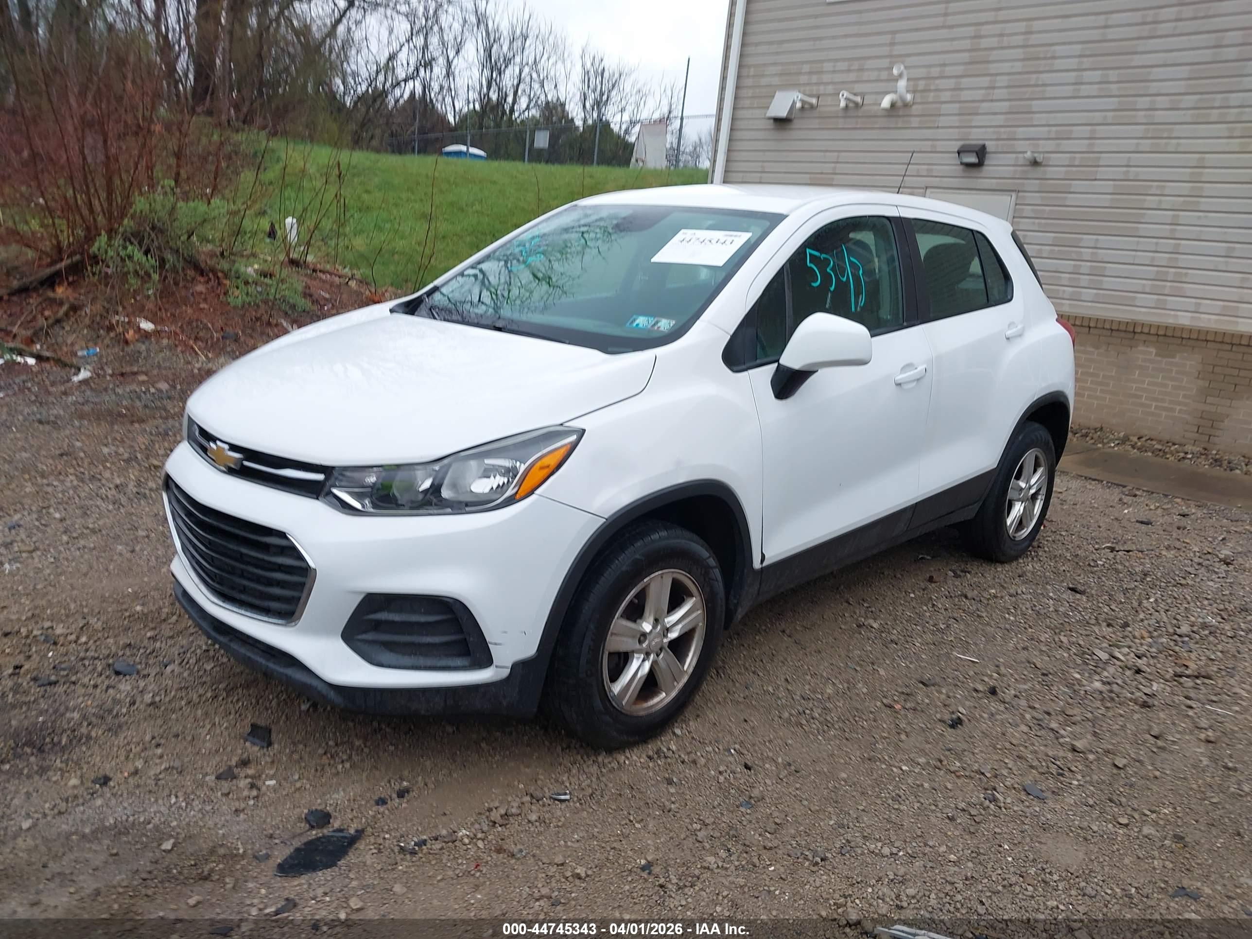 CHEVROLET TRAX image 2