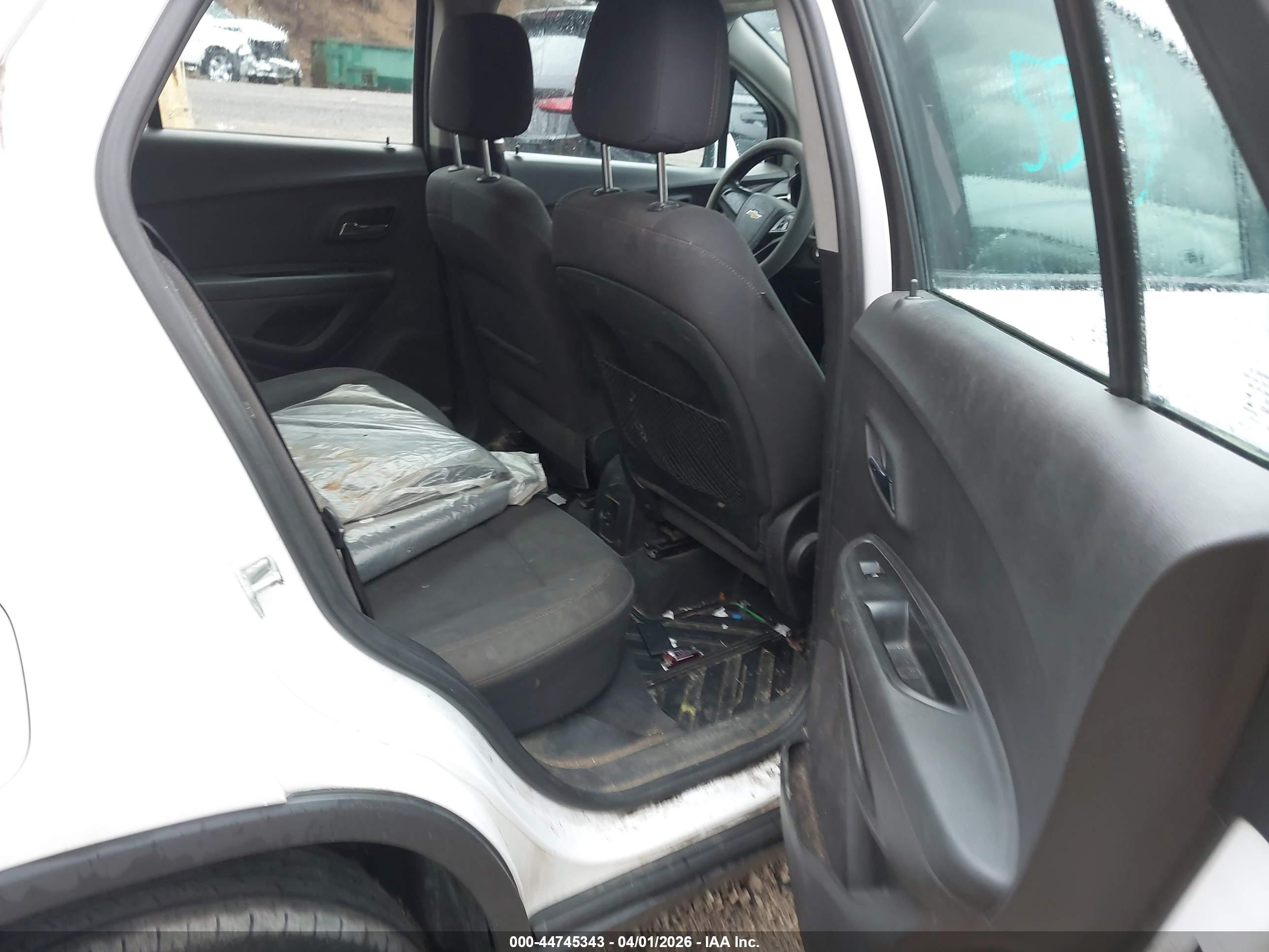 CHEVROLET TRAX image 8