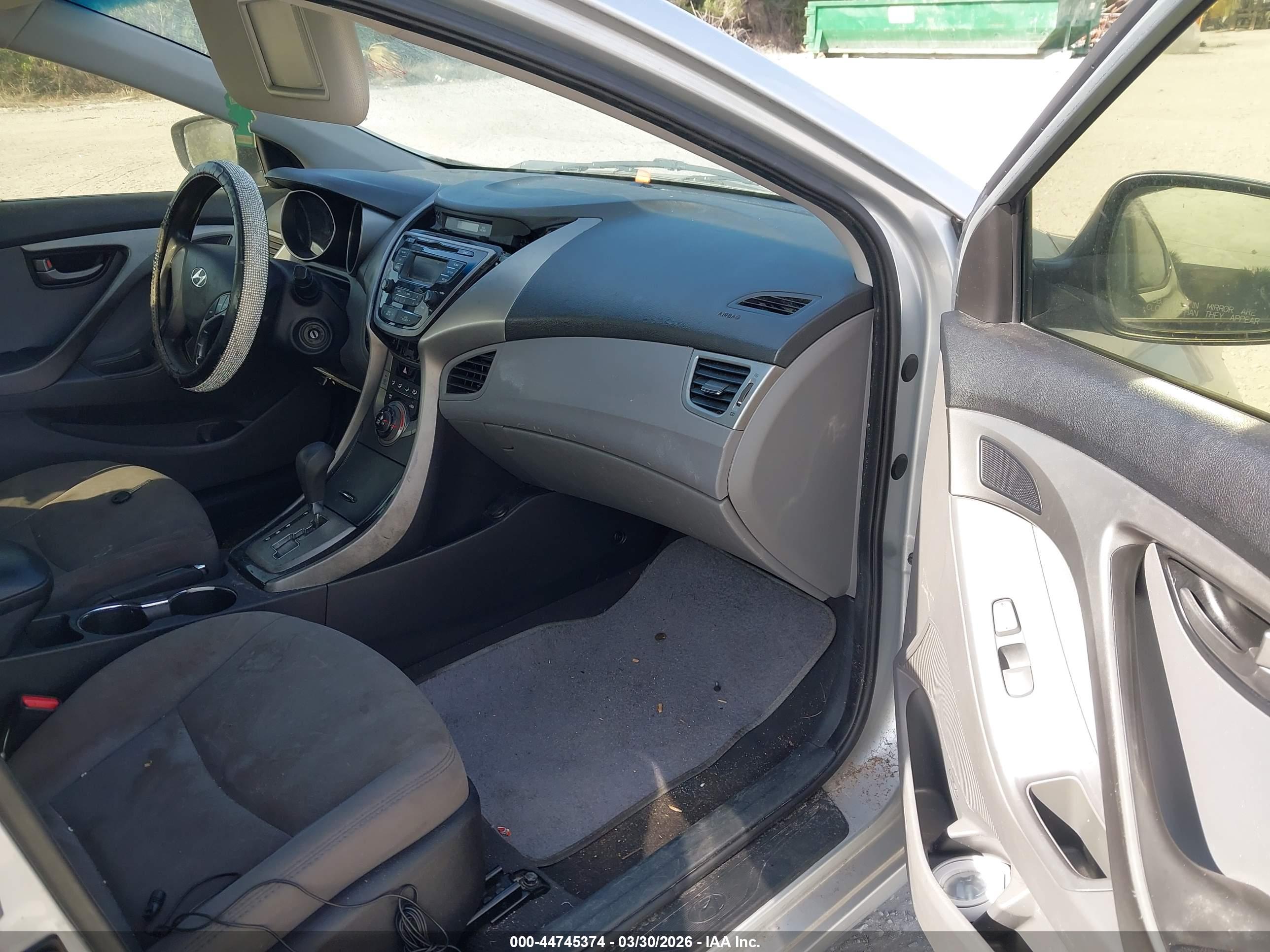 HYUNDAI ELANTRA image 5