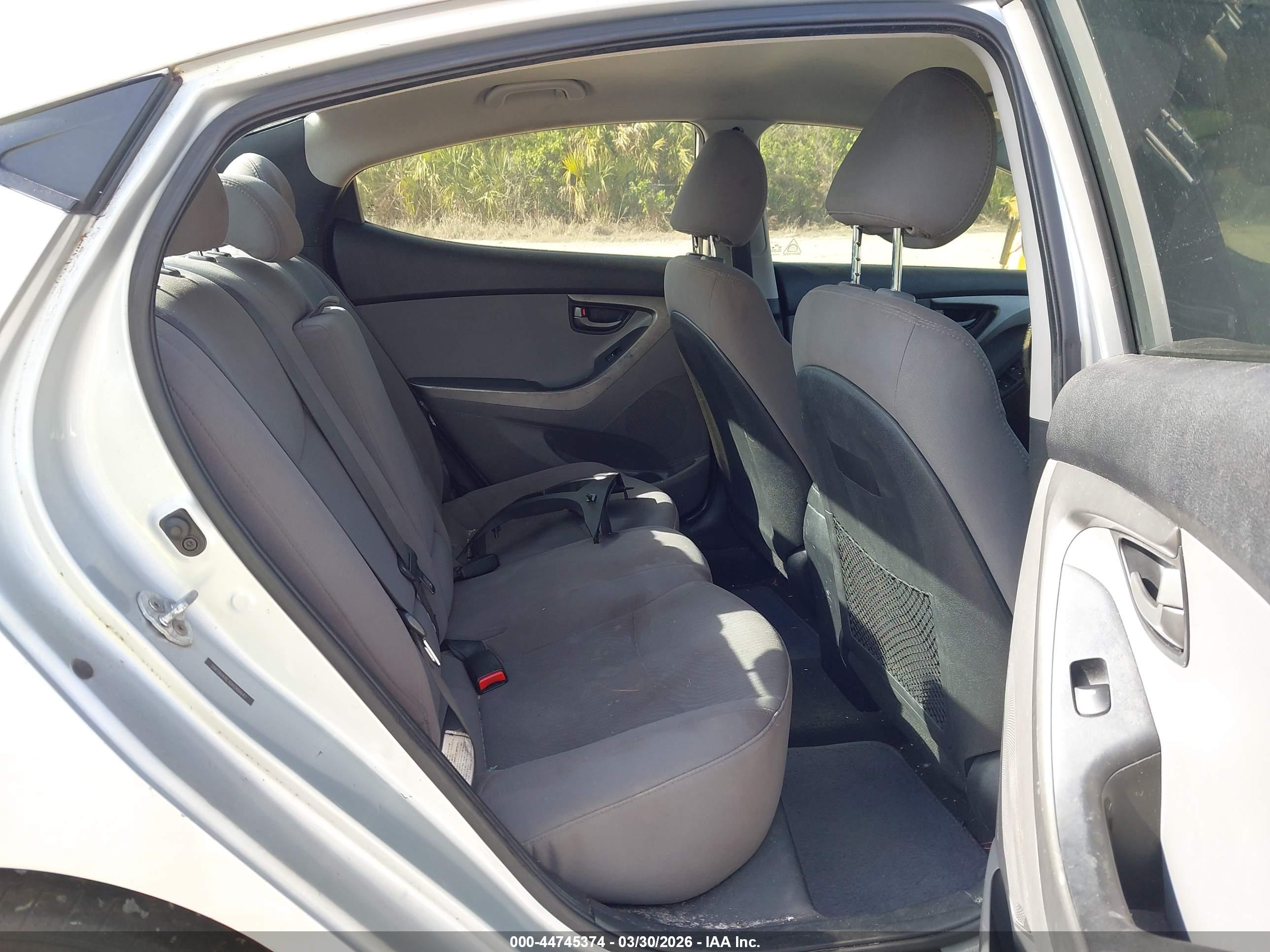 HYUNDAI ELANTRA image 8