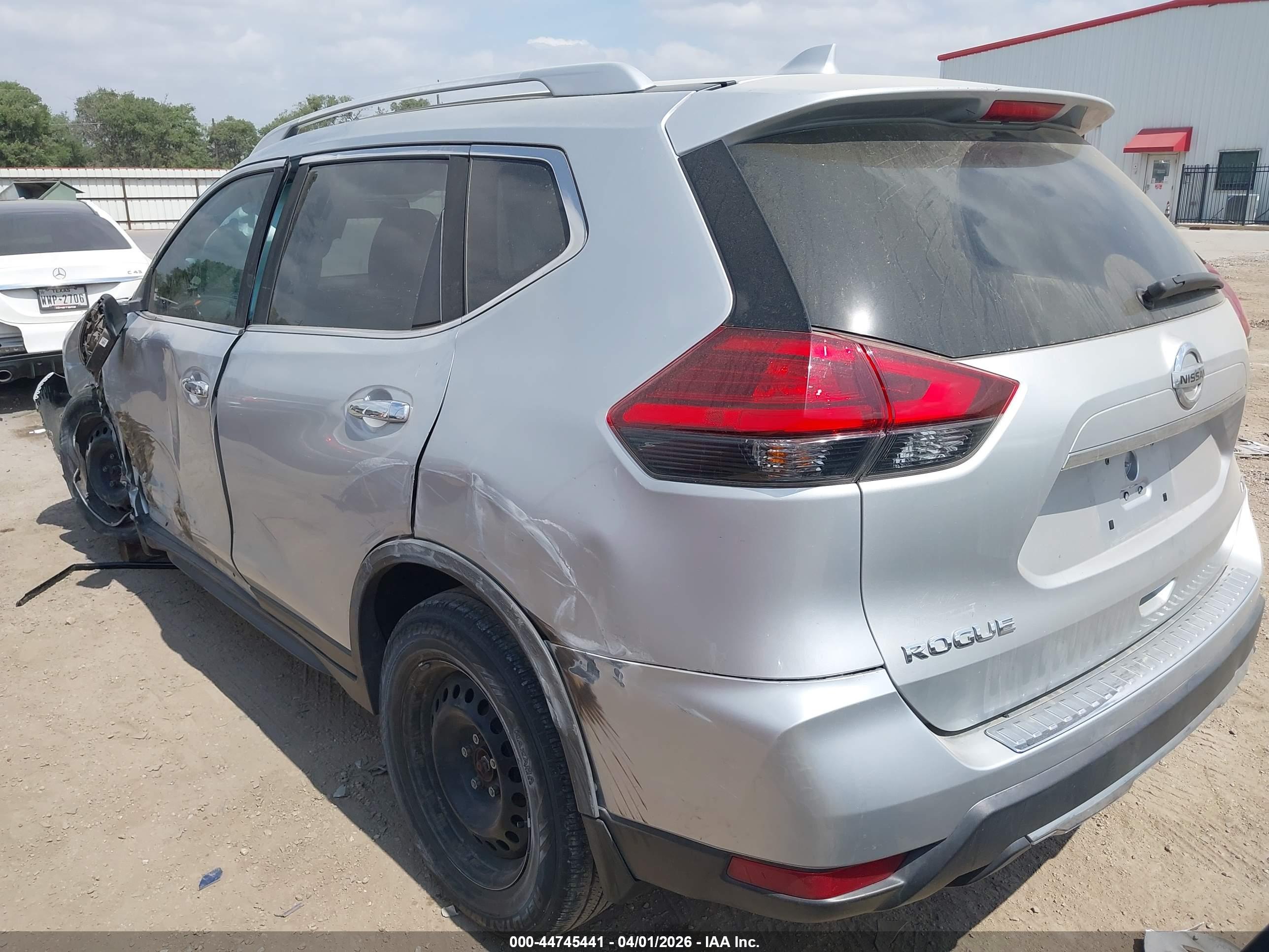 NISSAN ROGUE image 3