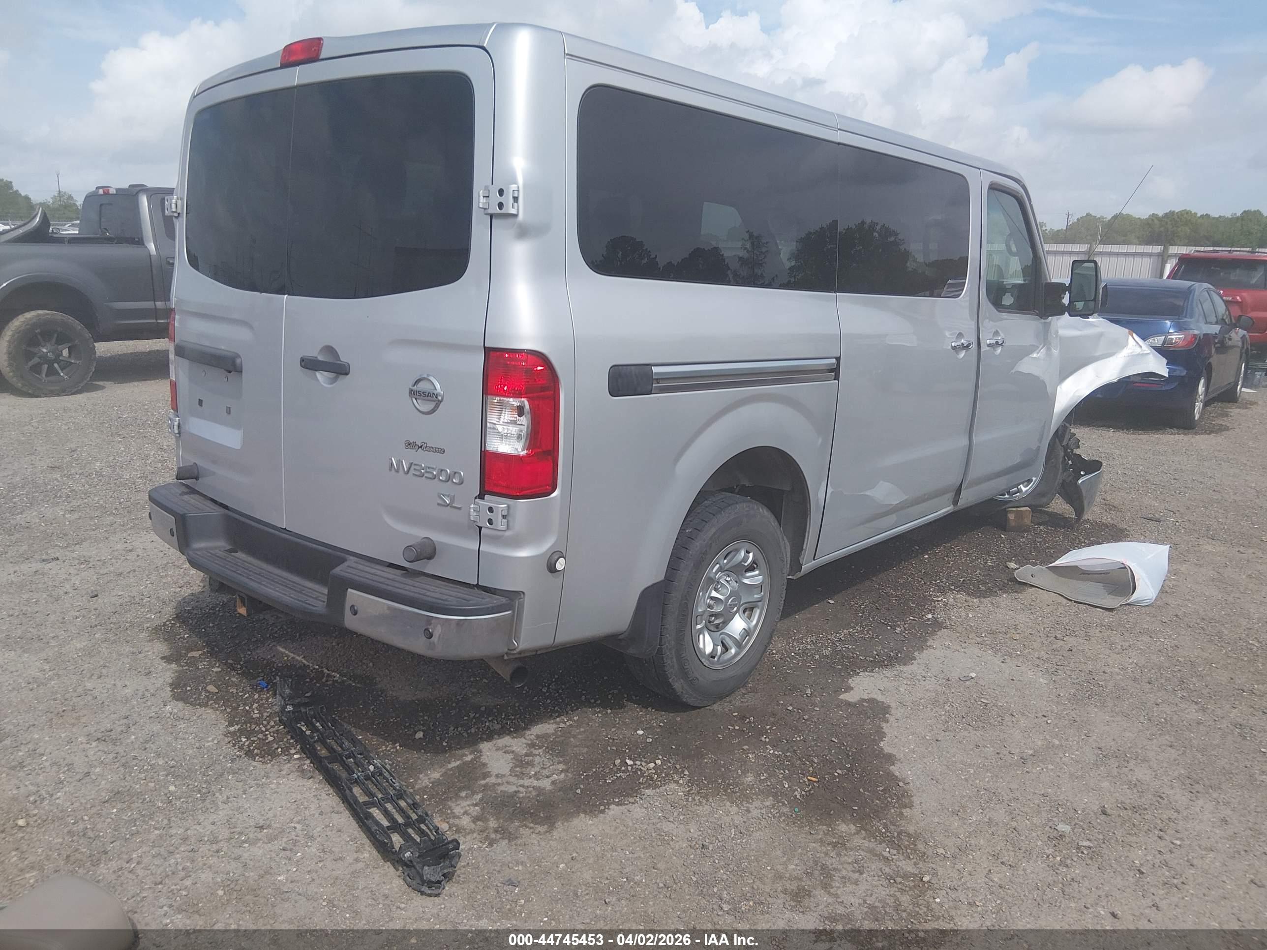 NISSAN NV image 4