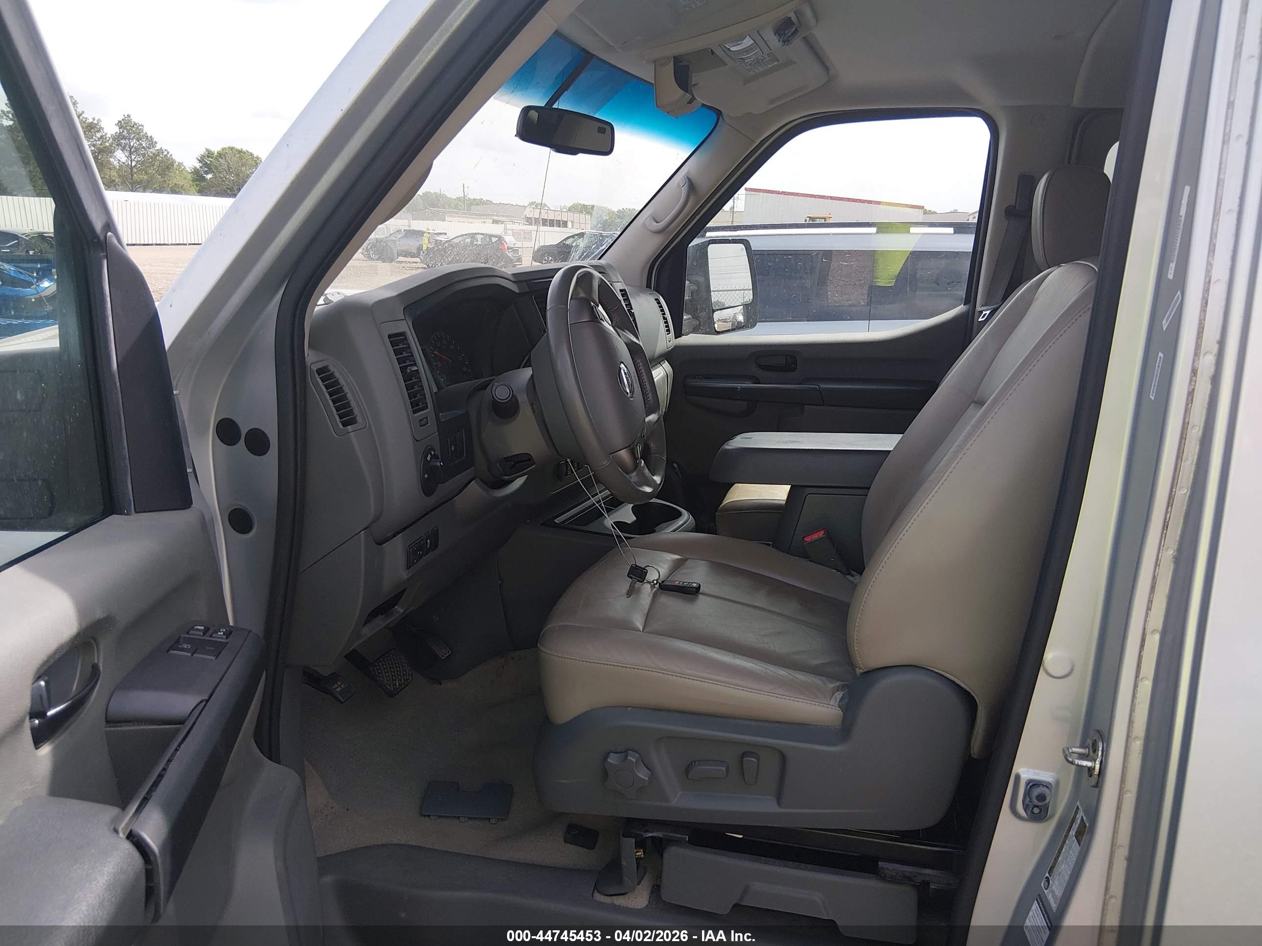 NISSAN NV image 5