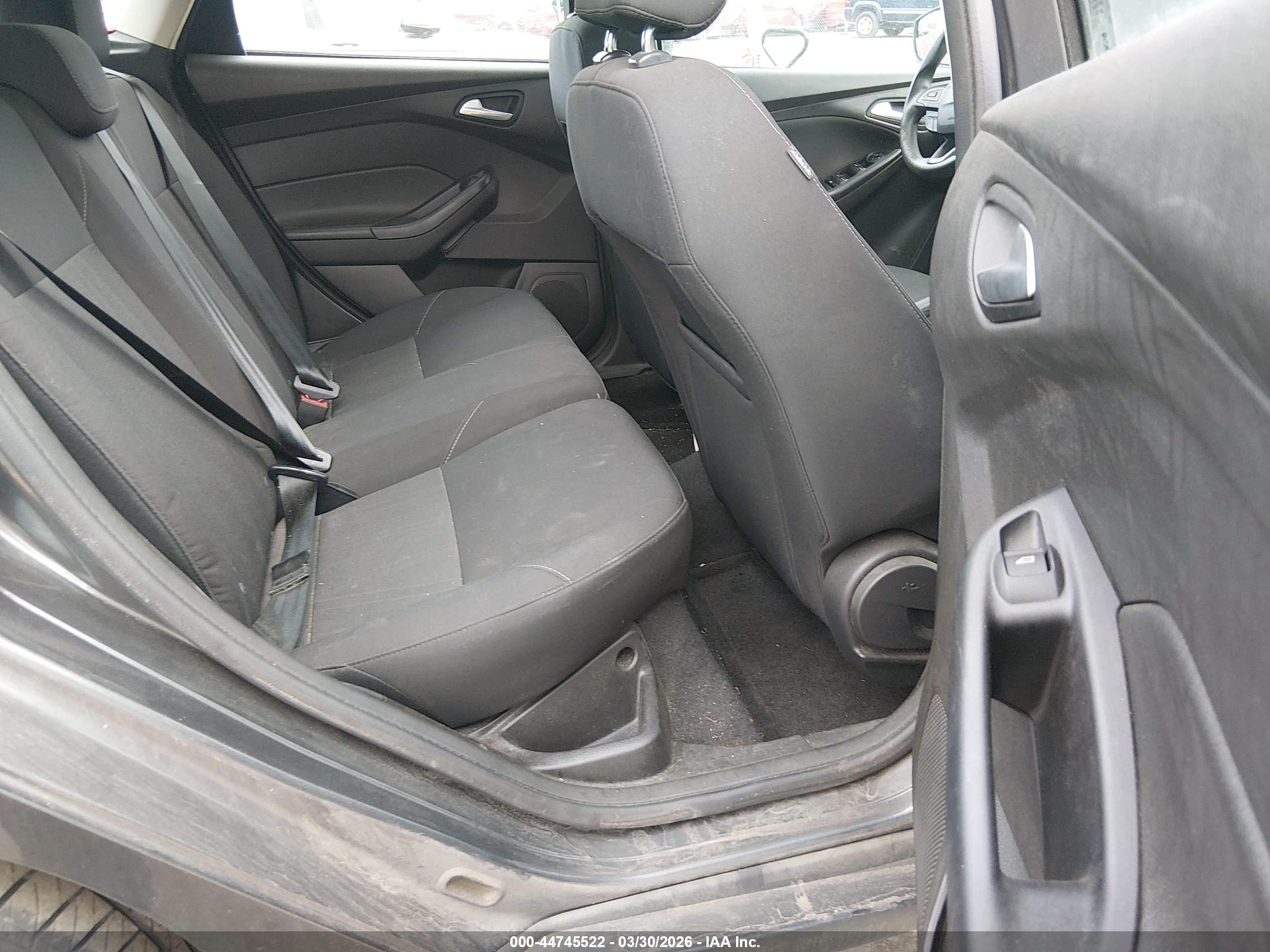 FORD FOCUS image 8