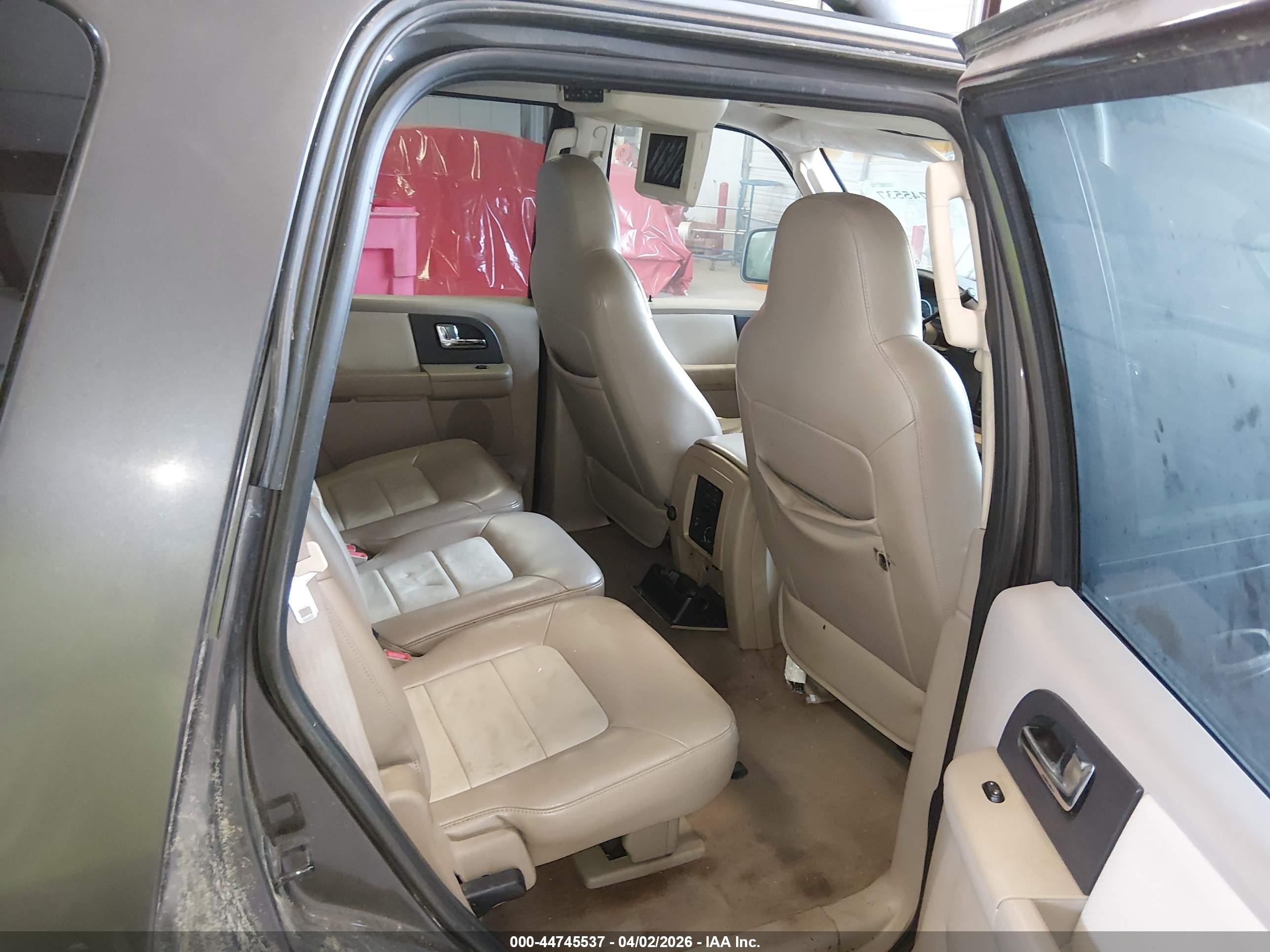FORD EXPEDITION image 8