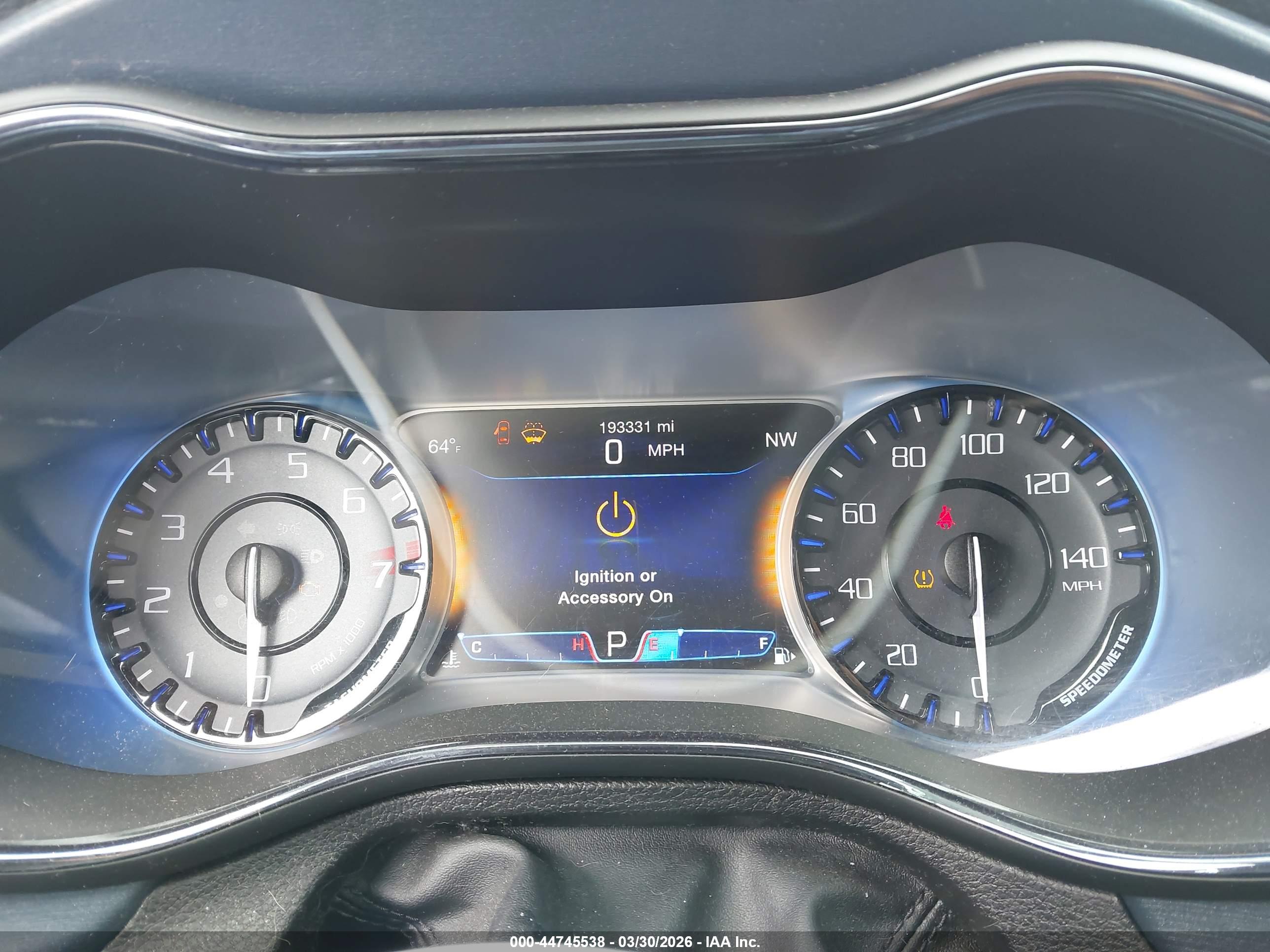 CHRYSLER 200 image 7