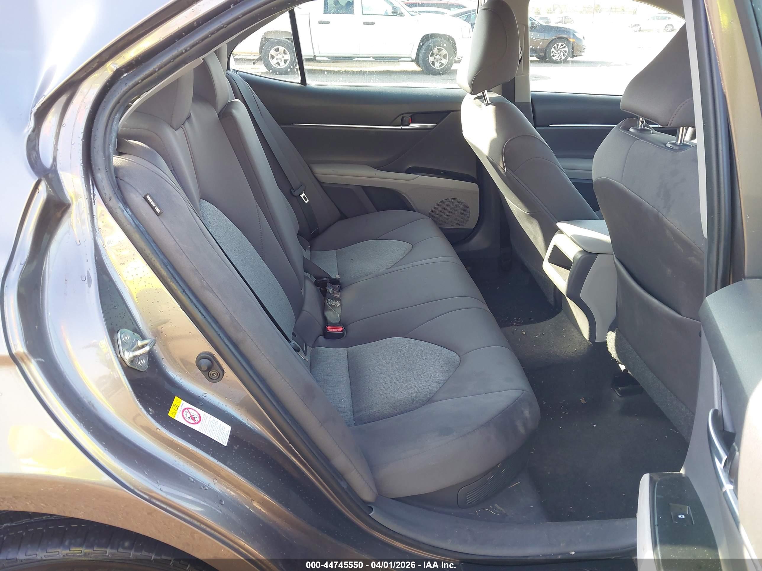 TOYOTA CAMRY image 8