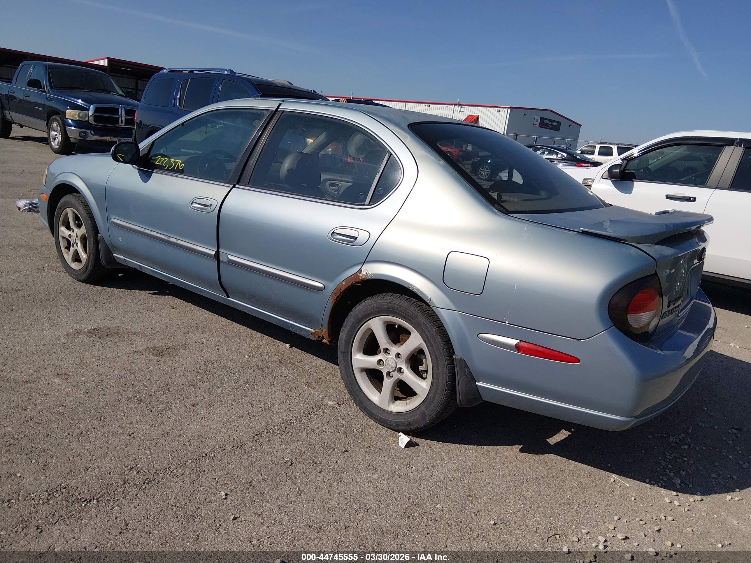 NISSAN MAXIMA image 3