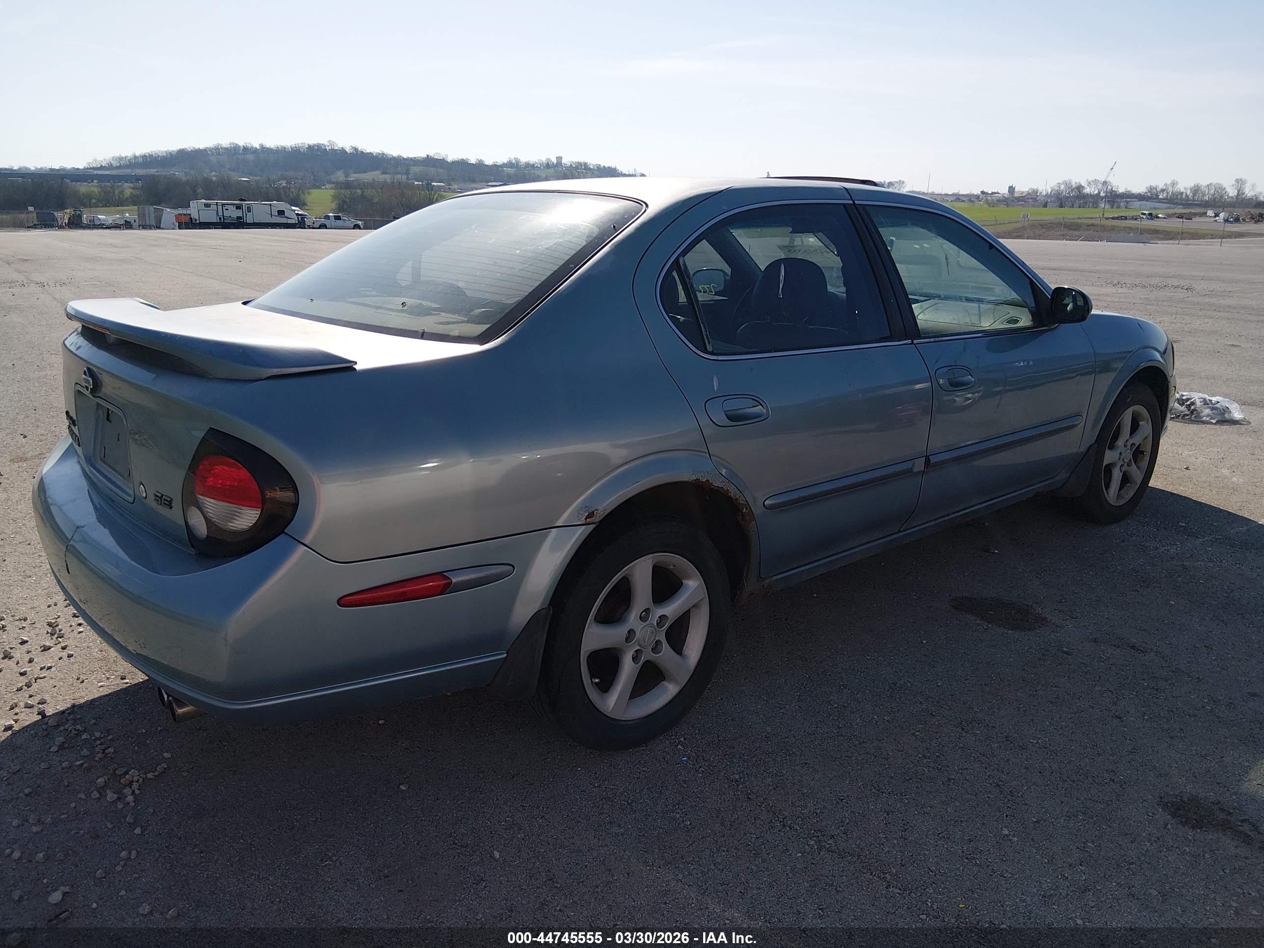 NISSAN MAXIMA image 4