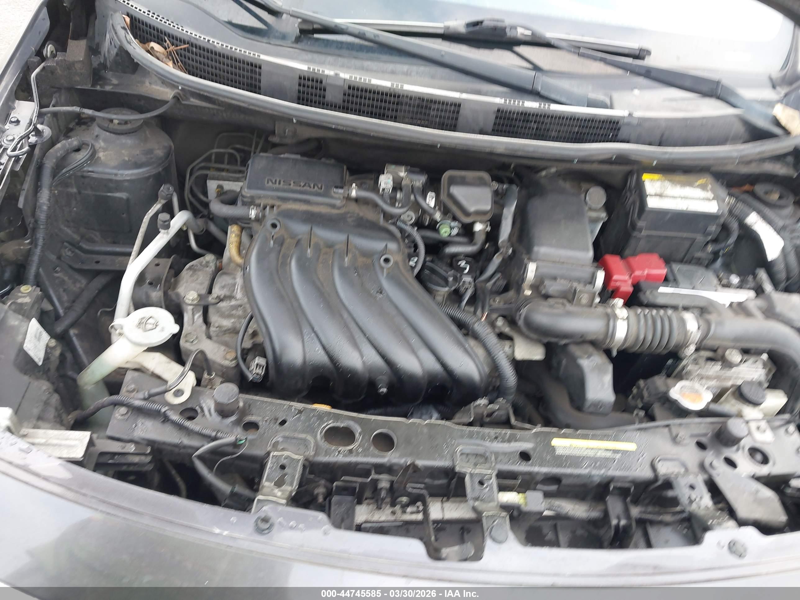 NISSAN VERSA image 10