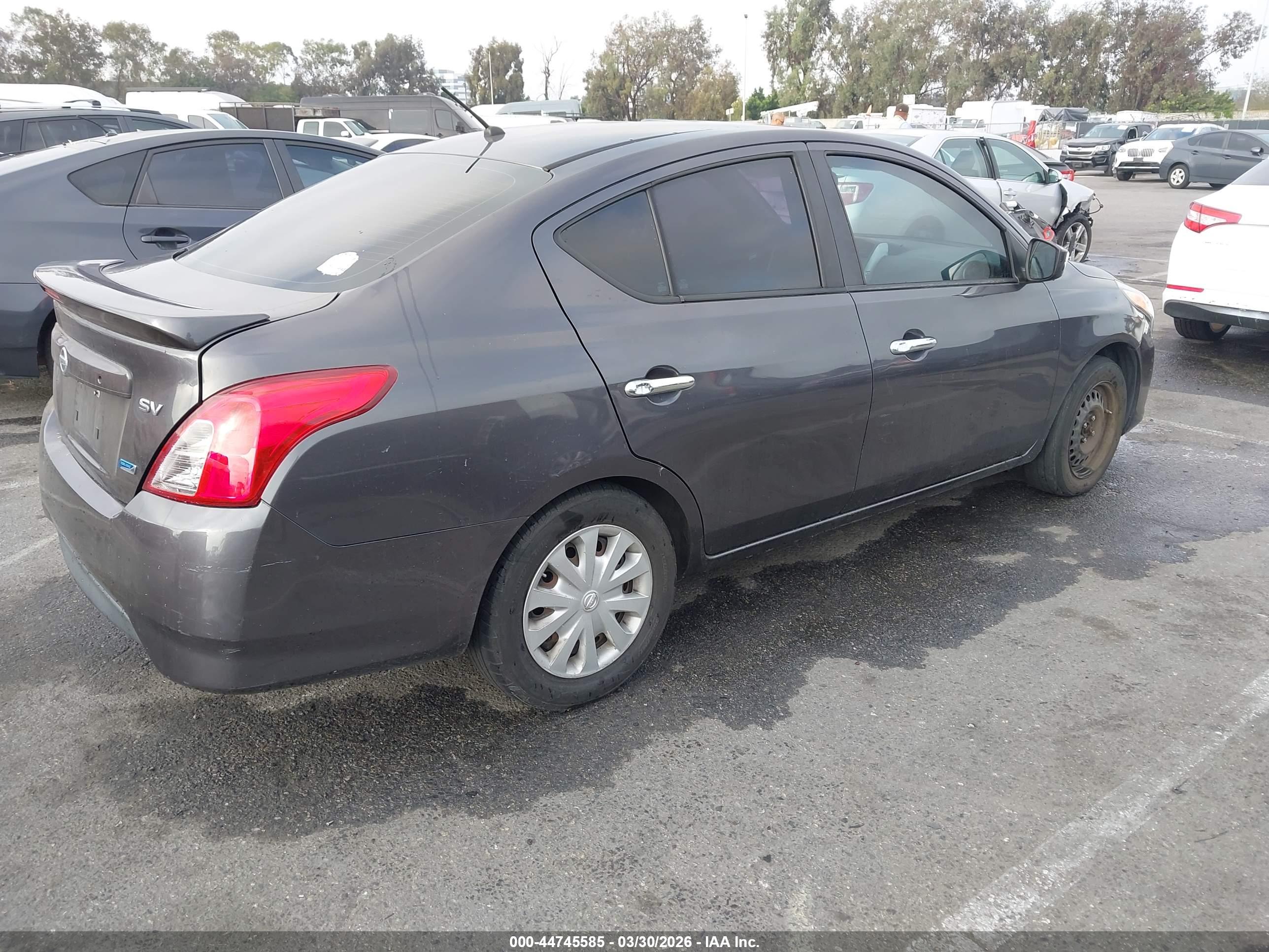 NISSAN VERSA image 4