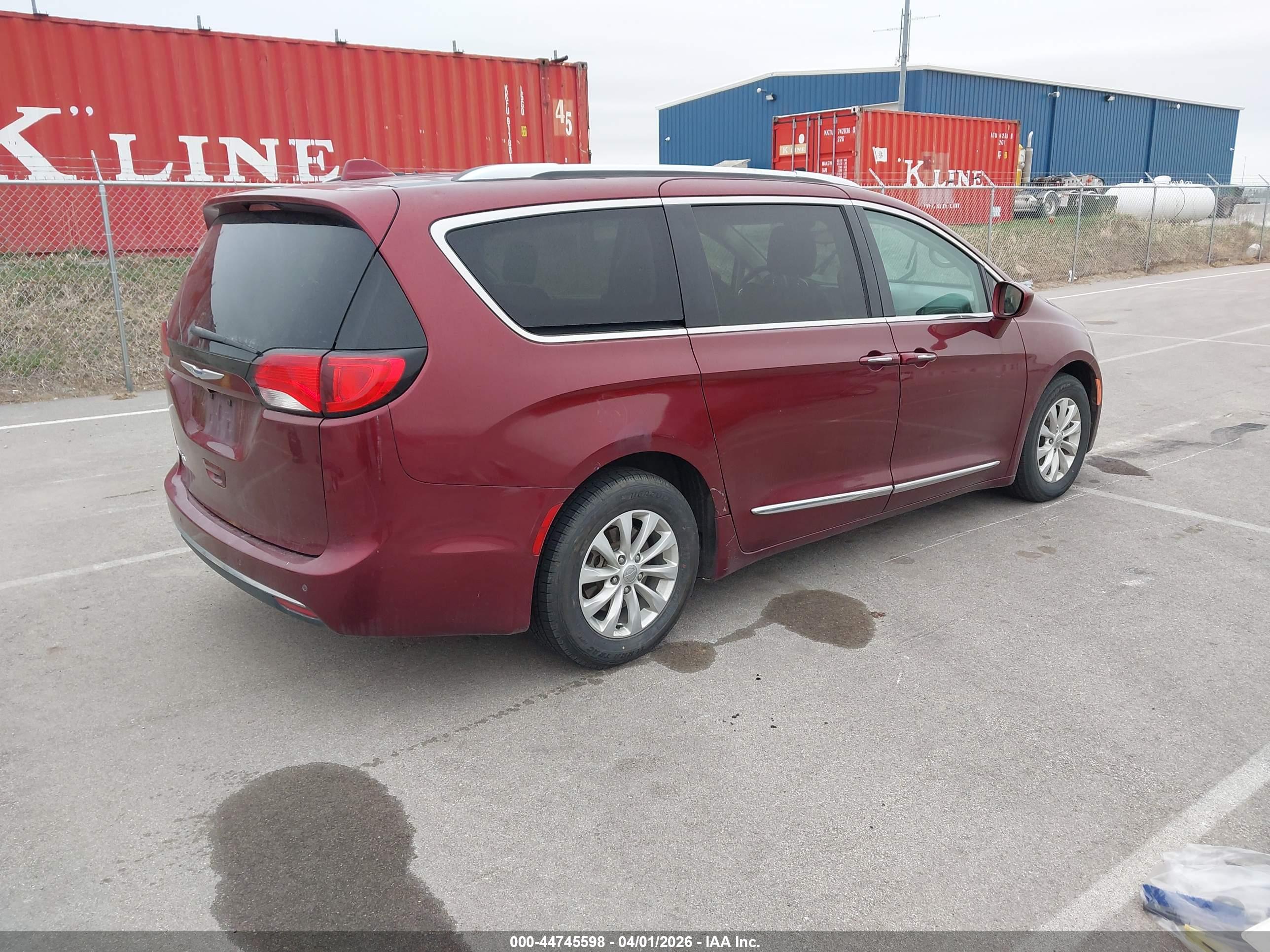 CHRYSLER PACIFICA image 4