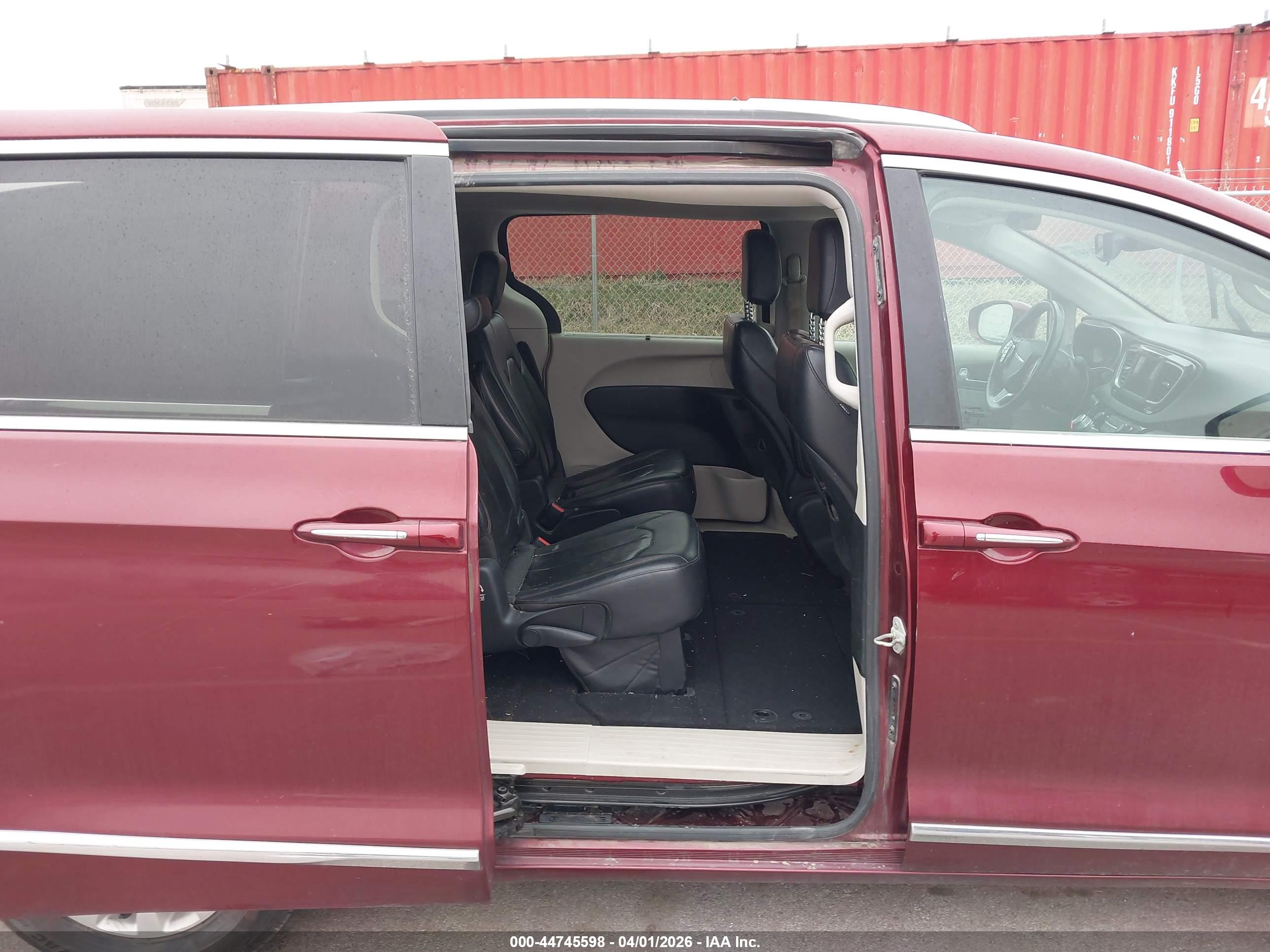 CHRYSLER PACIFICA image 8