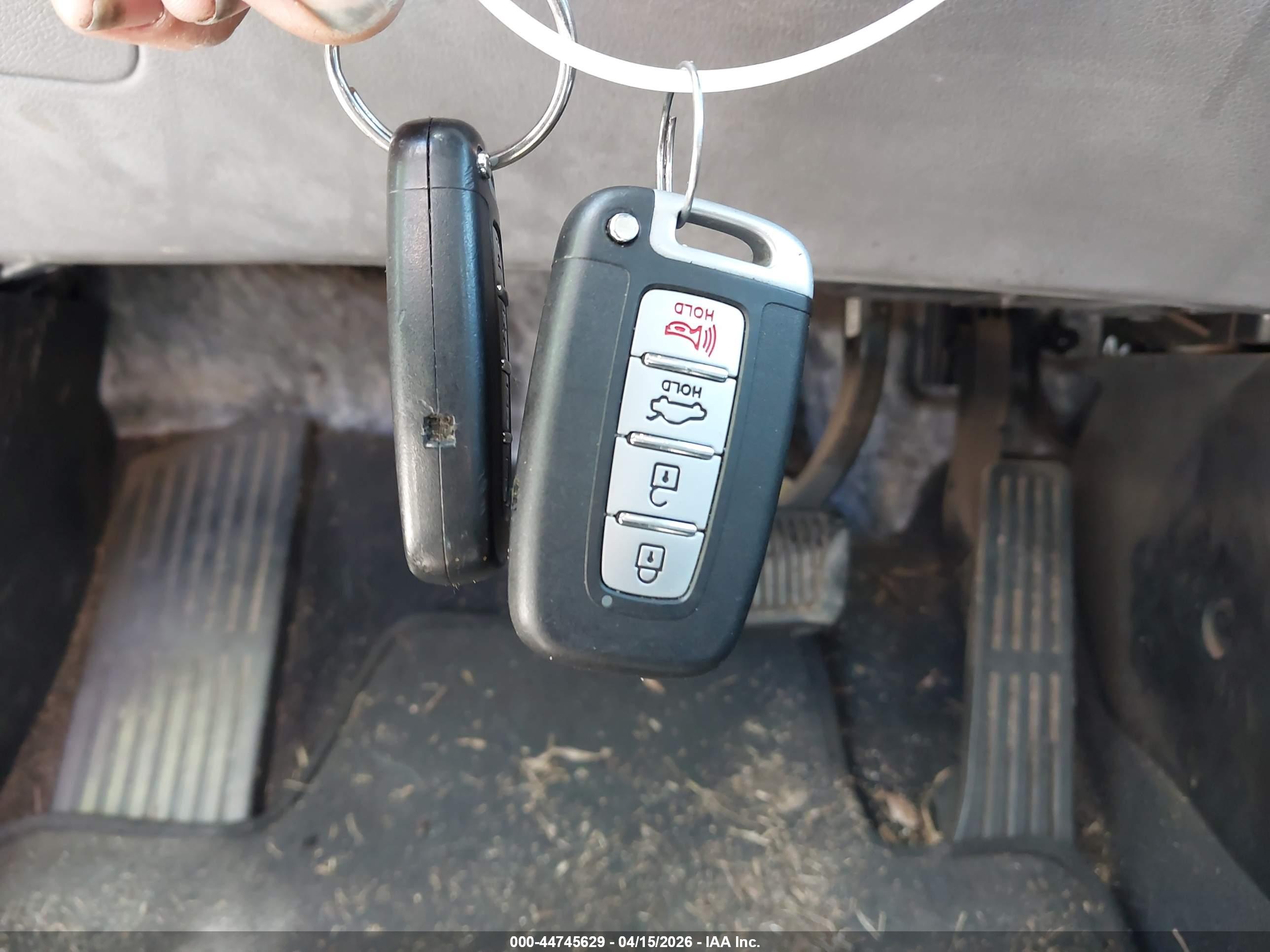 HYUNDAI ELANTRA image 11