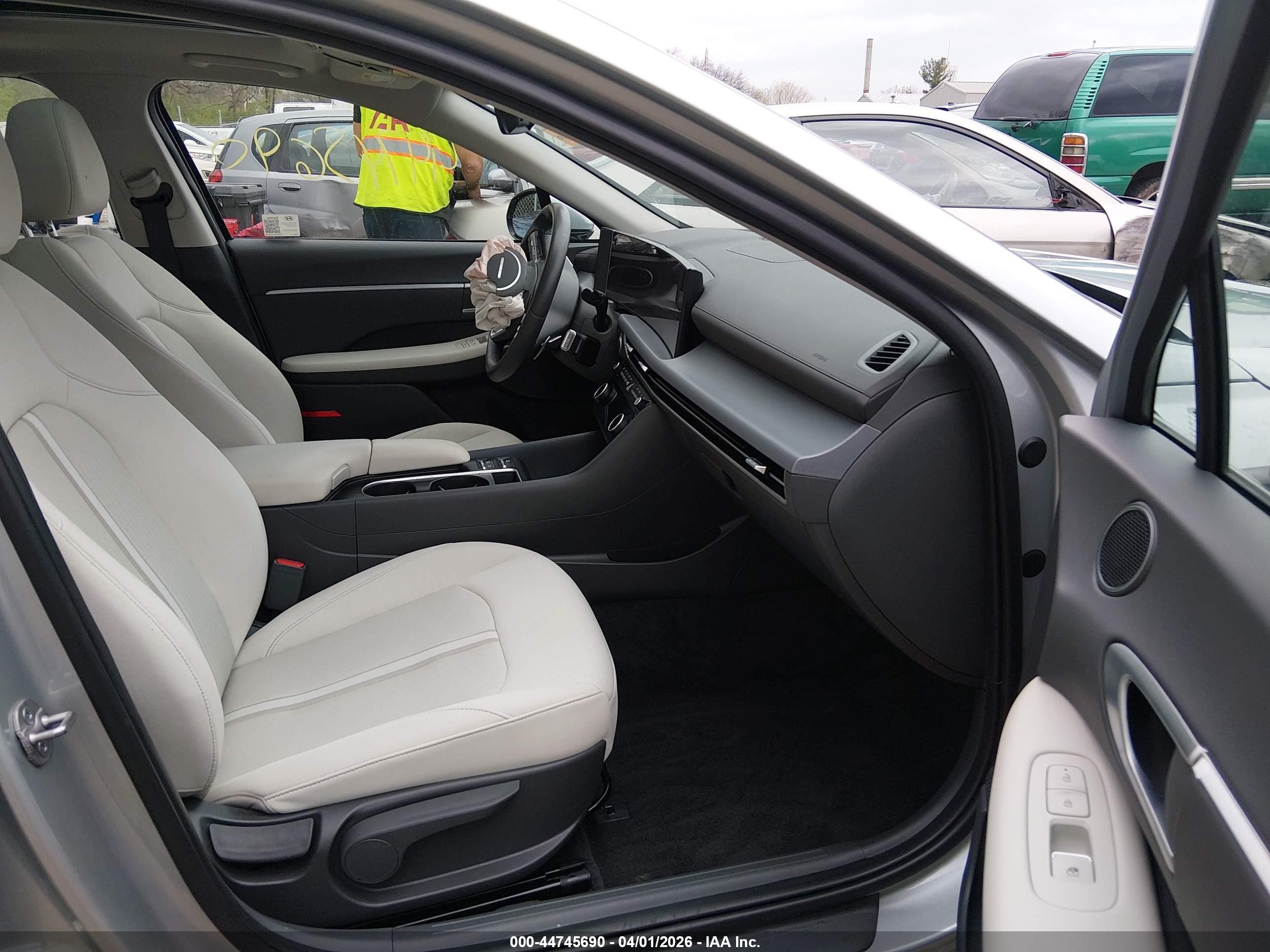 HYUNDAI SONATA image 5