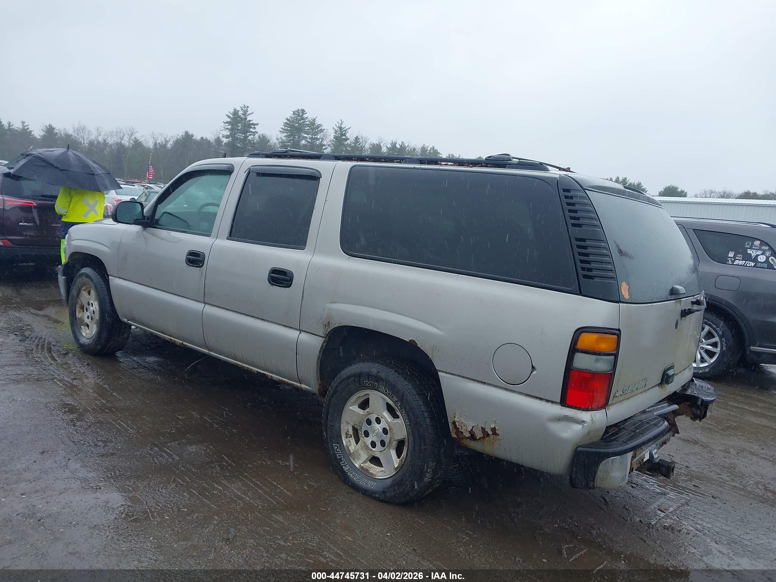 CHEVROLET SUBURBAN image 3