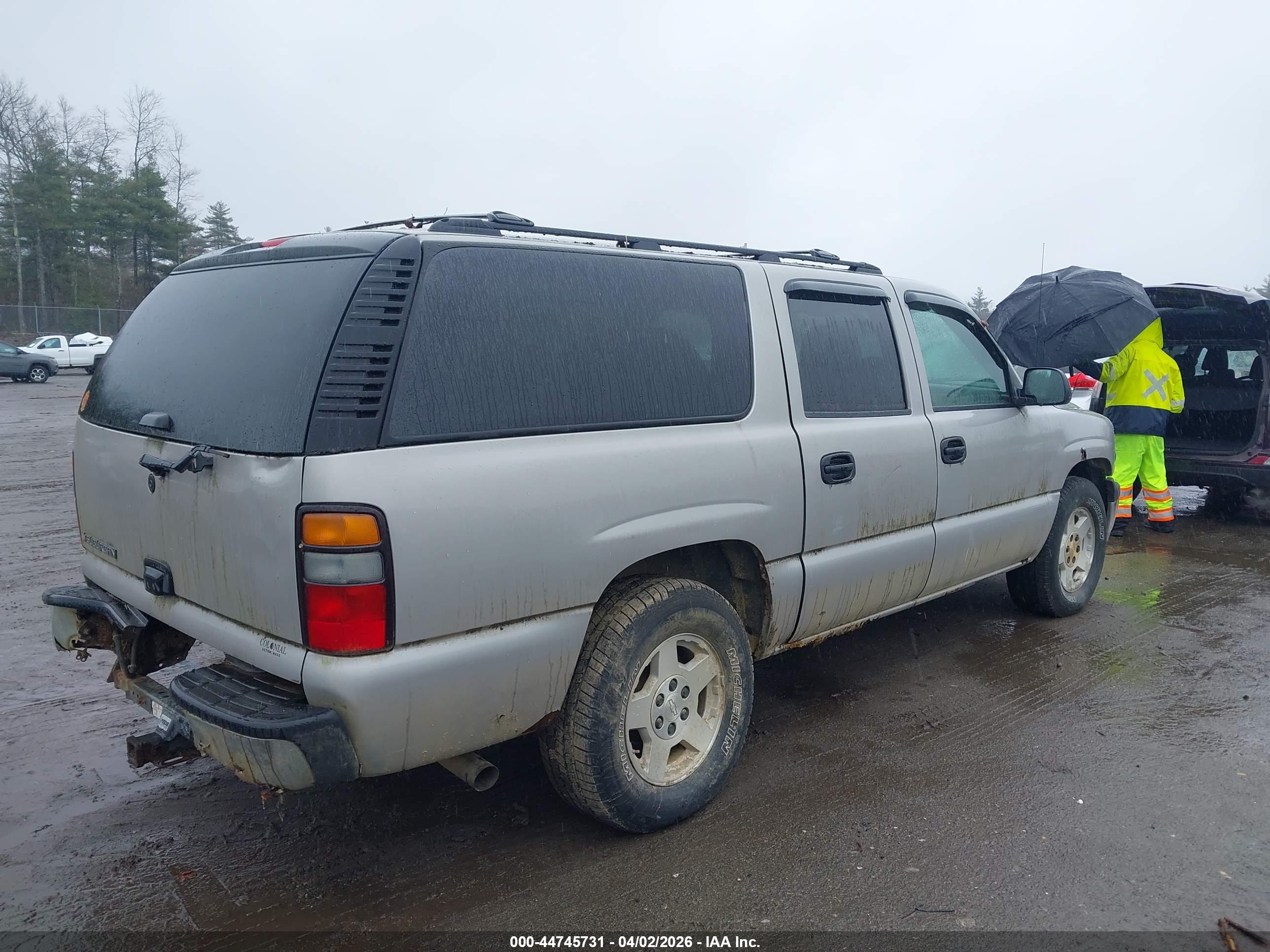 CHEVROLET SUBURBAN image 4