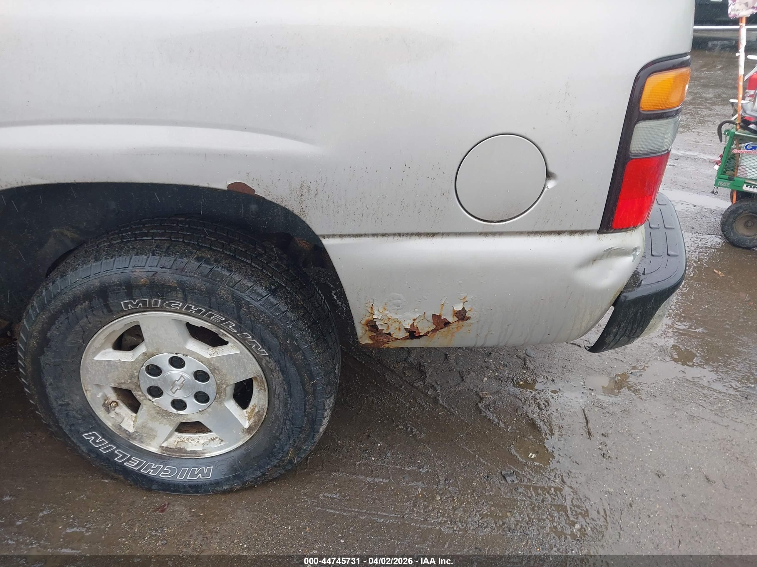 CHEVROLET SUBURBAN image 6
