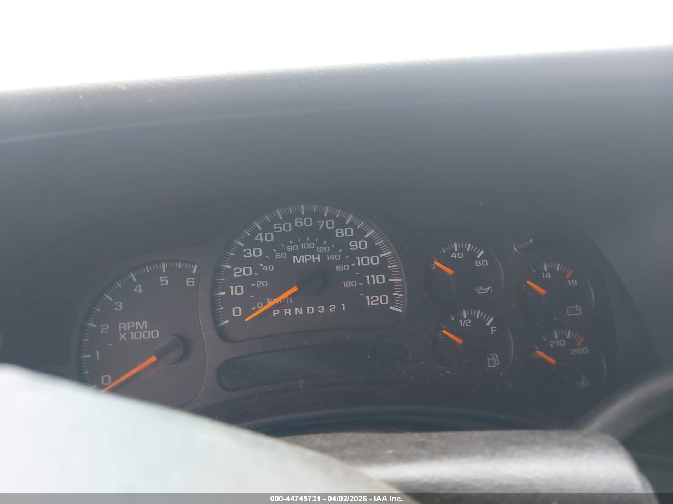CHEVROLET SUBURBAN image 7