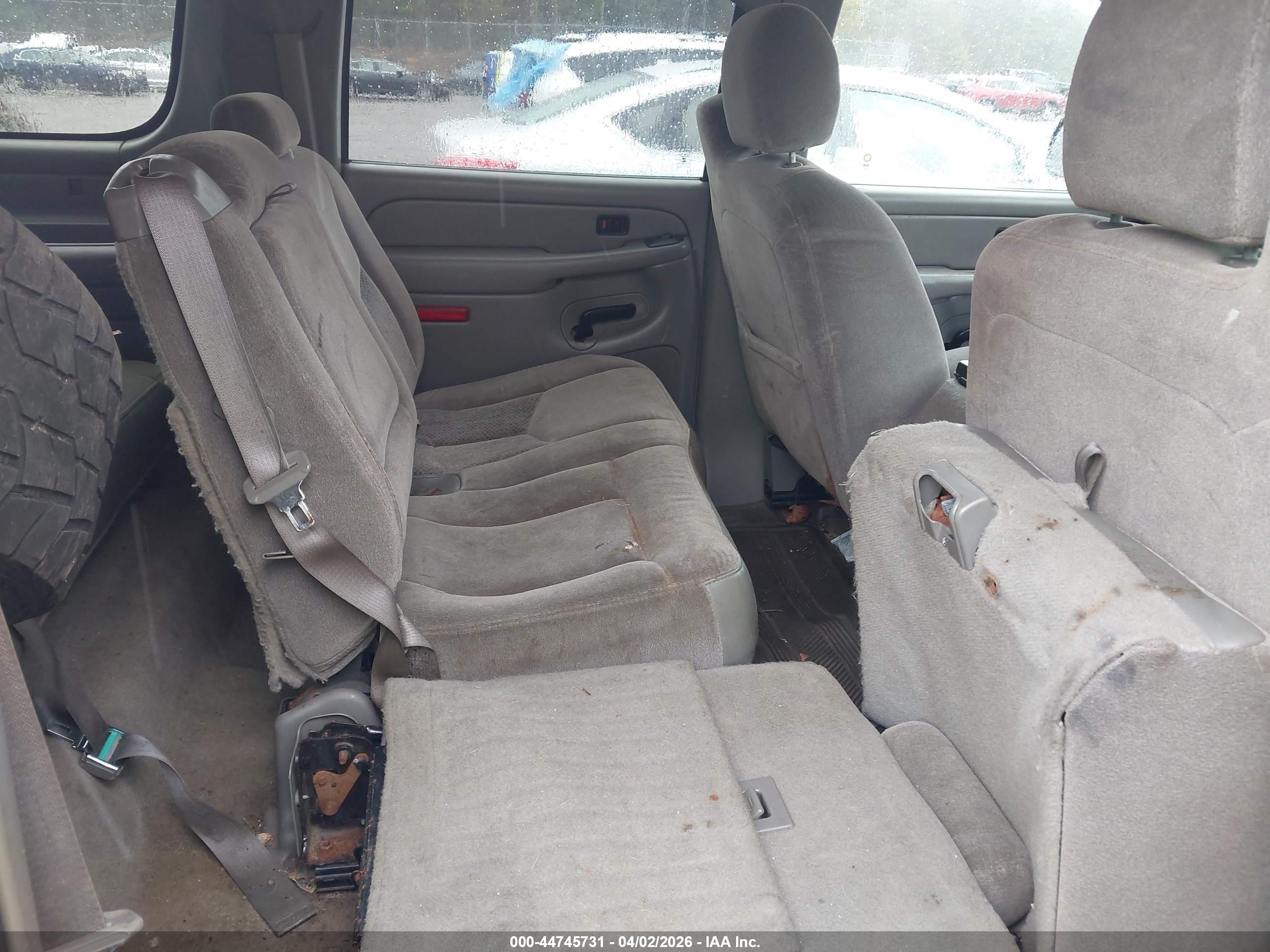 CHEVROLET SUBURBAN image 8