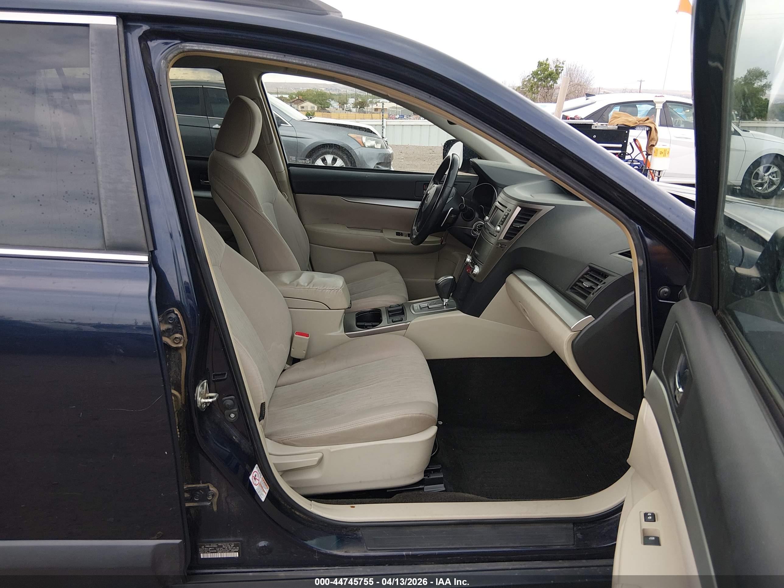 SUBARU OUTBACK image 5